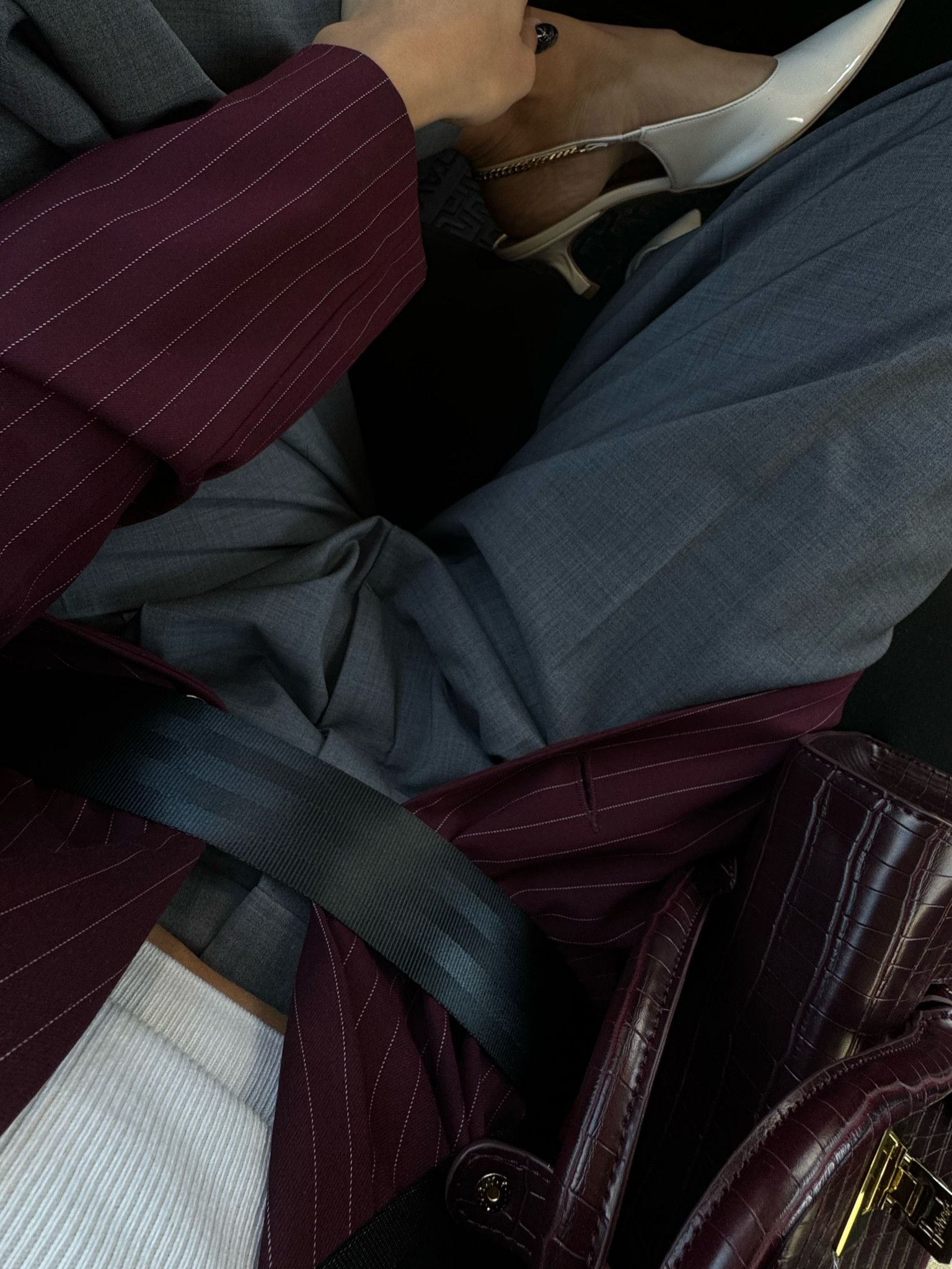 Daytime workwear for autumn 🍂♥️

#greywidelegtrousers #greytrousers #wooltrousers #burgundytrend #burgubdysuit #burgundyblazer #whitecroptop #whiteknittop #knittop #burgundybag #crocbag #burgundycrocbag #autumn #autumnoutfits #autumnlook #workwear #workoutfit #whitepumps #whiteslingbacks 

#LTKworkwear #LTKautumn #LTKeurope