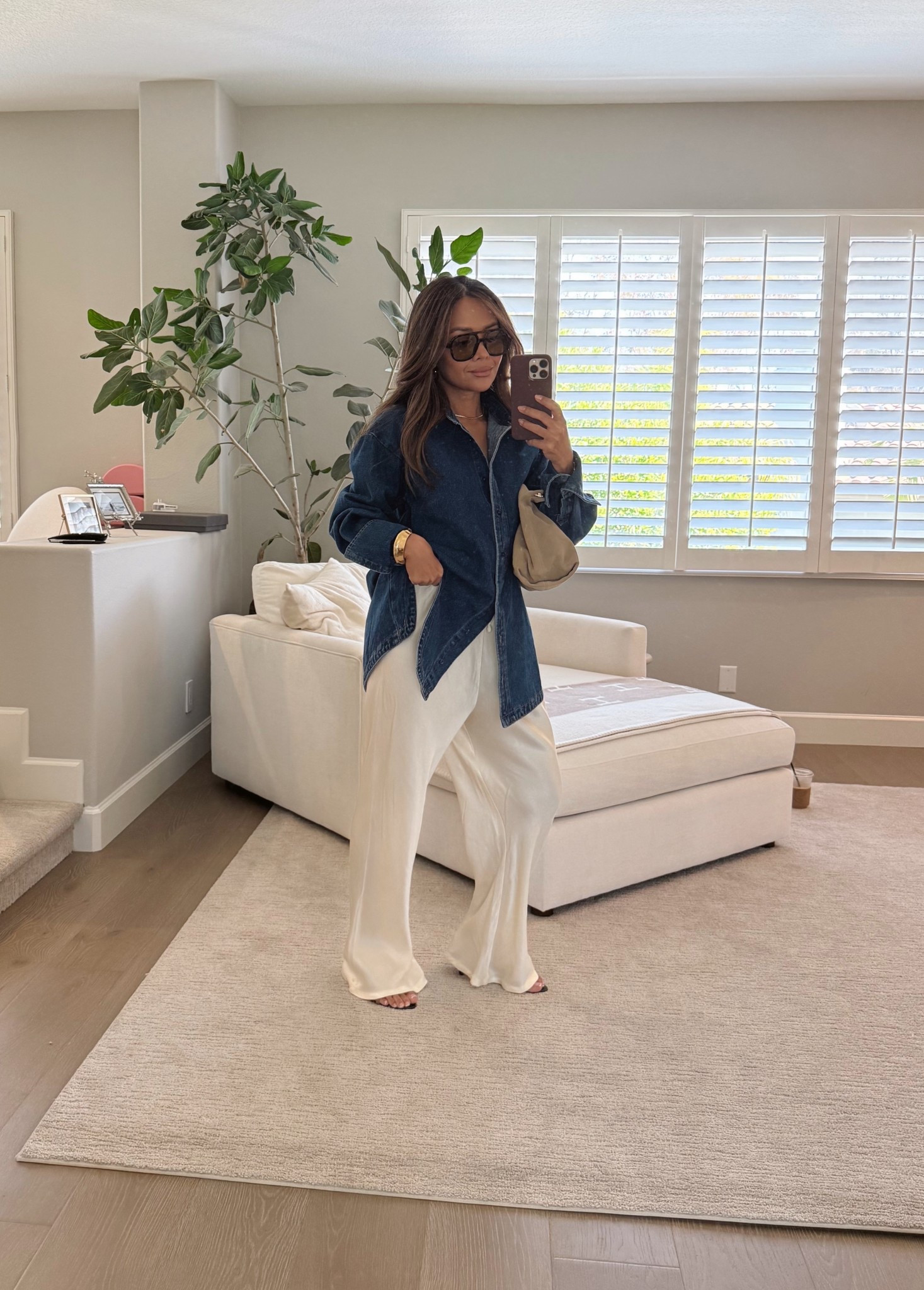 Casual chic outfit
Top - XXS
Pants - 4 (but could do a 2. Also had them hemmed)


Satin pants outfit, oversized denim shirt, spring outfit 2025

#LTKPetite #LTKStyleTip #LTKFindsUnder100