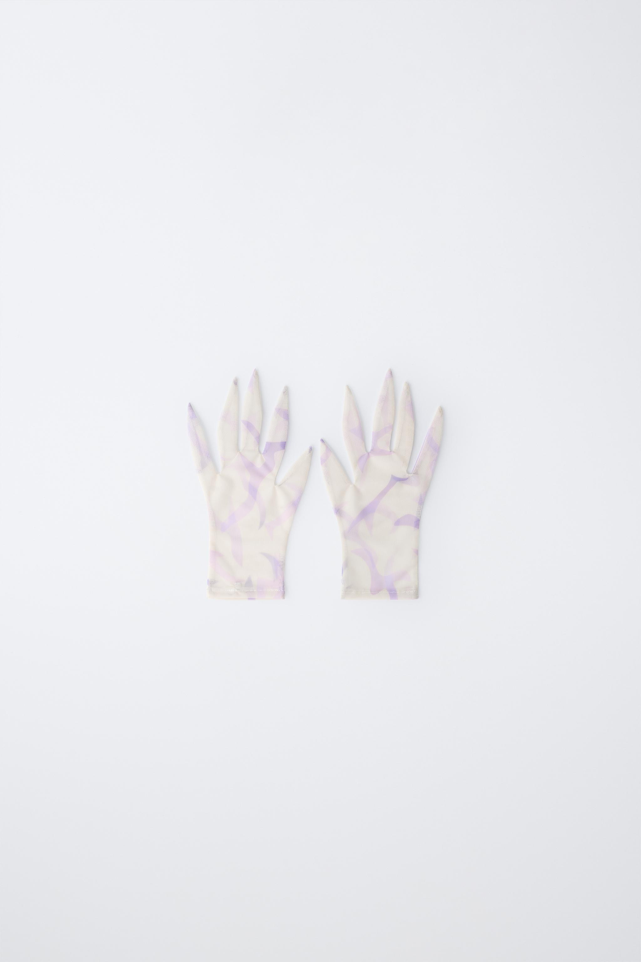 KPOP DEMON HUNTERS\u2122 NETFLIX \u00a9 COSTUME GLOVES | Zara UK