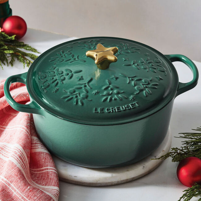 Noël Collection Holiday Tree Round Dutch Oven | Le Creuset