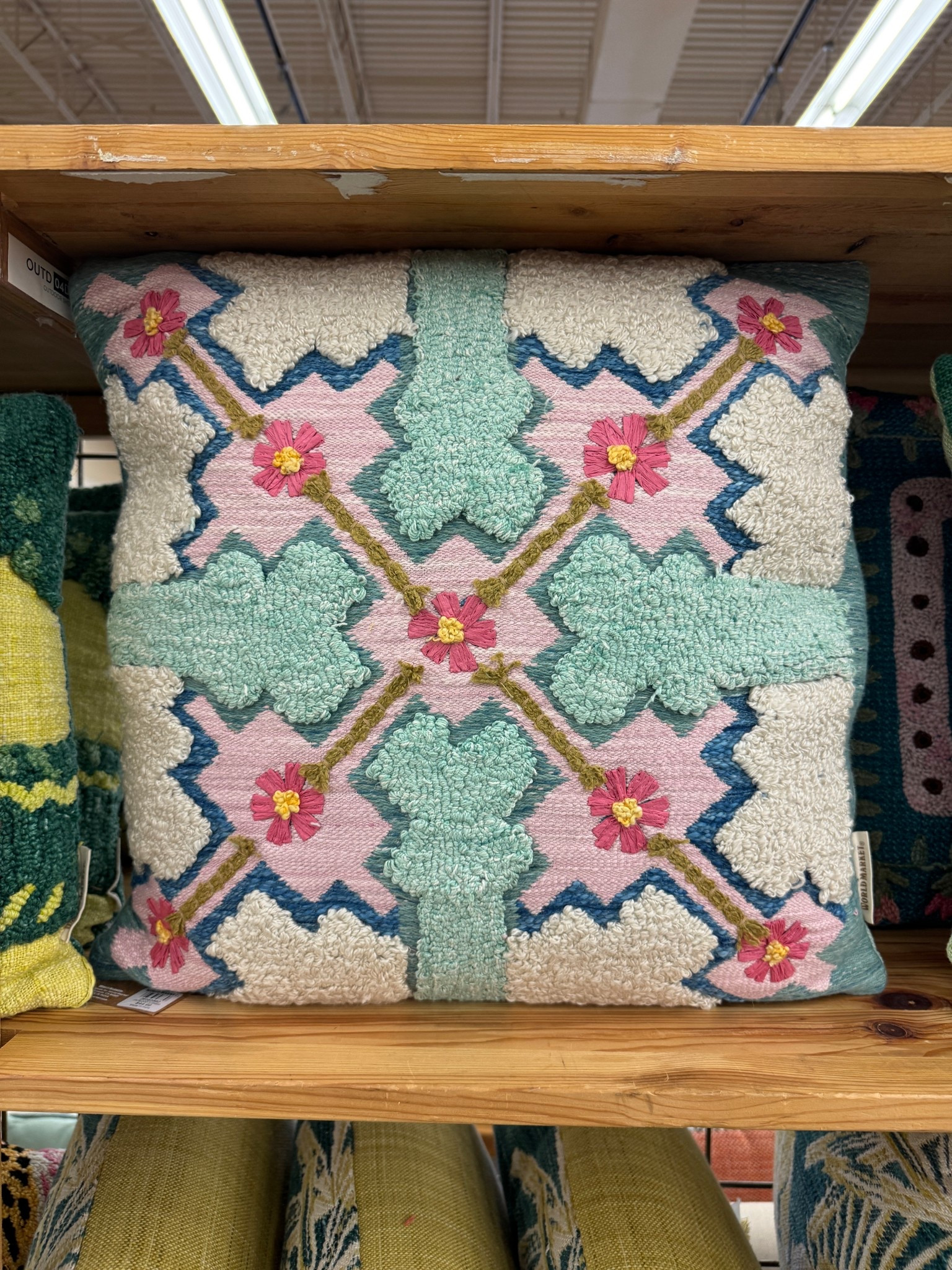 Colorful indoor/outdoor pillows for Spring & Summer. Perfect for entertaining!



#LTKSeasonal #LTKHome