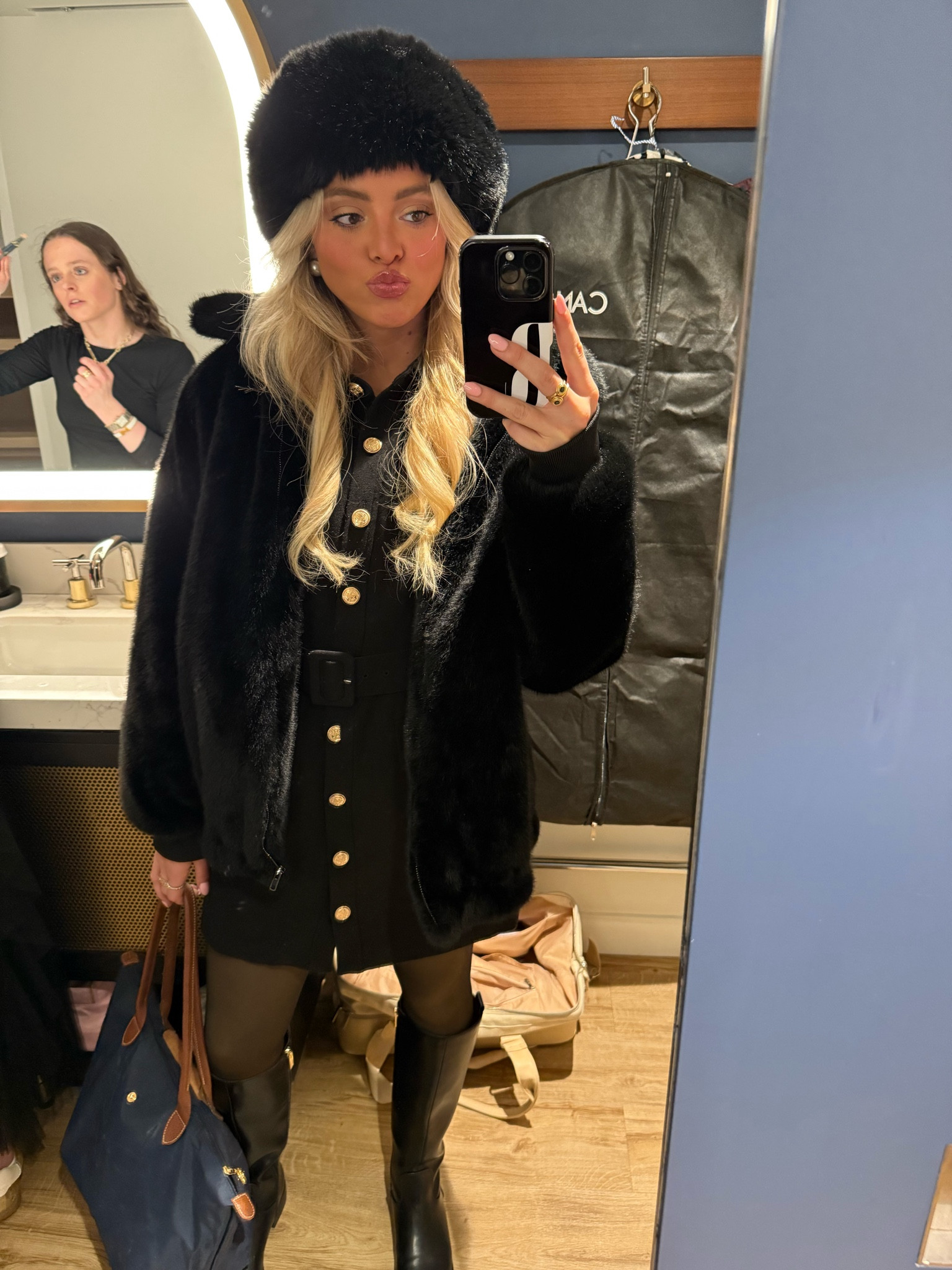 We love our winter fur’s ❄️ Here is one of my favorite outfits in NY where business meets fashion!!
#melree #travelwithmelree #fashion #nyfw 

#LTKSeasonal