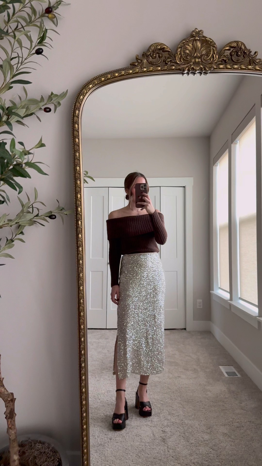 Holiday looks for all your dressed up moments this season! Perfect for winter weddings too! Use code ASHGARZASTYLE15 for 15% off!

Holiday outfits | dressed up | holiday style | outfit ideas | winter wedding | sequin dress | holiday party 

#LTKHoliday #LTKWedding