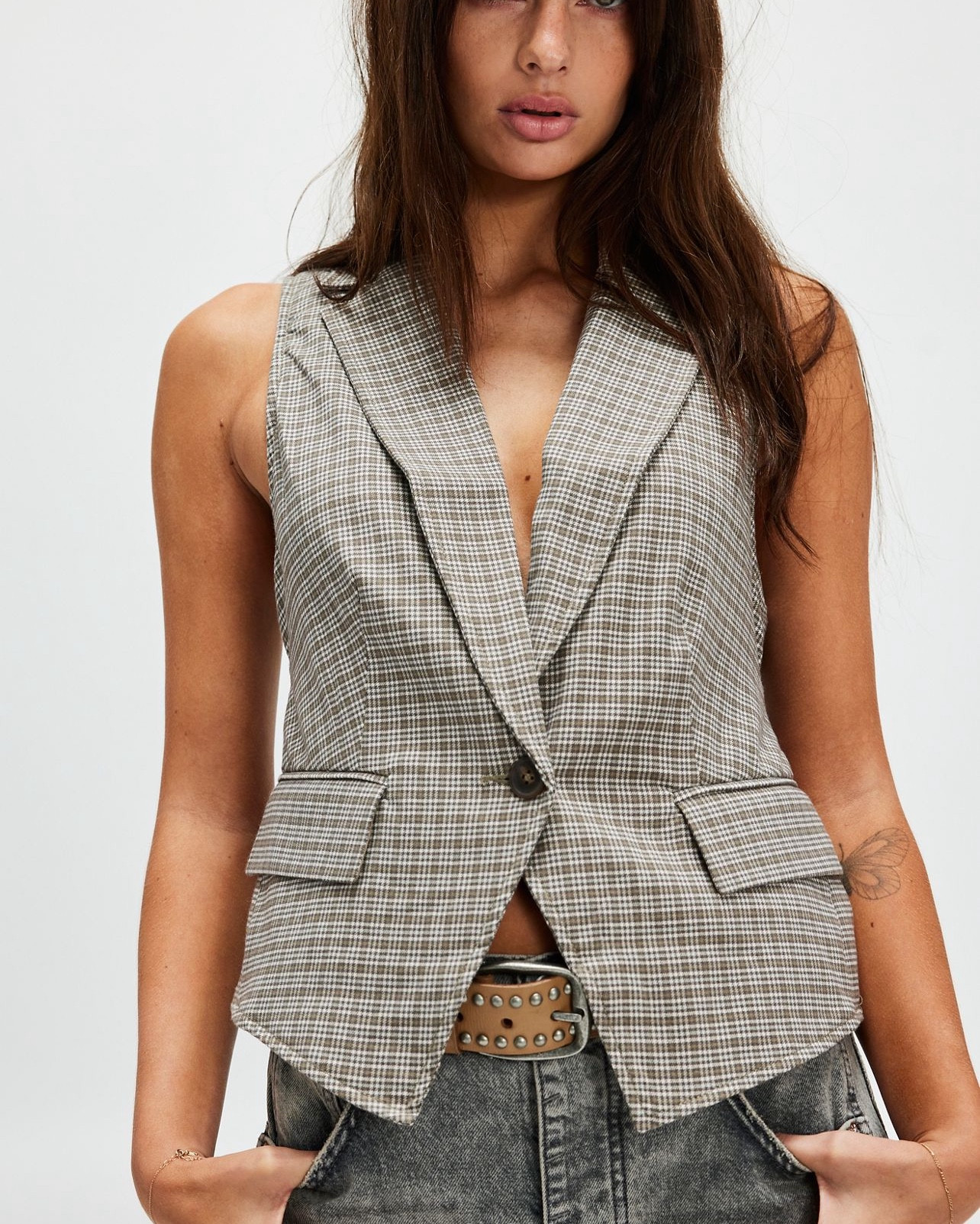 Loving this belted vest! Extra 40% off! #vest #cybermonday #sale #freepeople

#LTKSaleAlert #LTKCyberWeek #LTKFindsUnder100