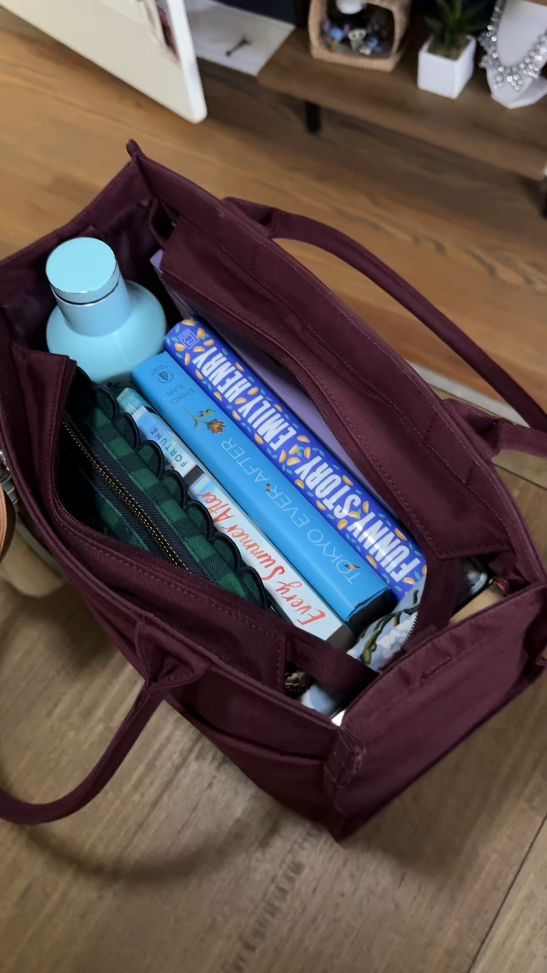 Packing my Beis Book Tote with reading / working / studying supplies! 📚☕️ #totebag

#LTKTravel #LTKSeasonal #LTKItBag