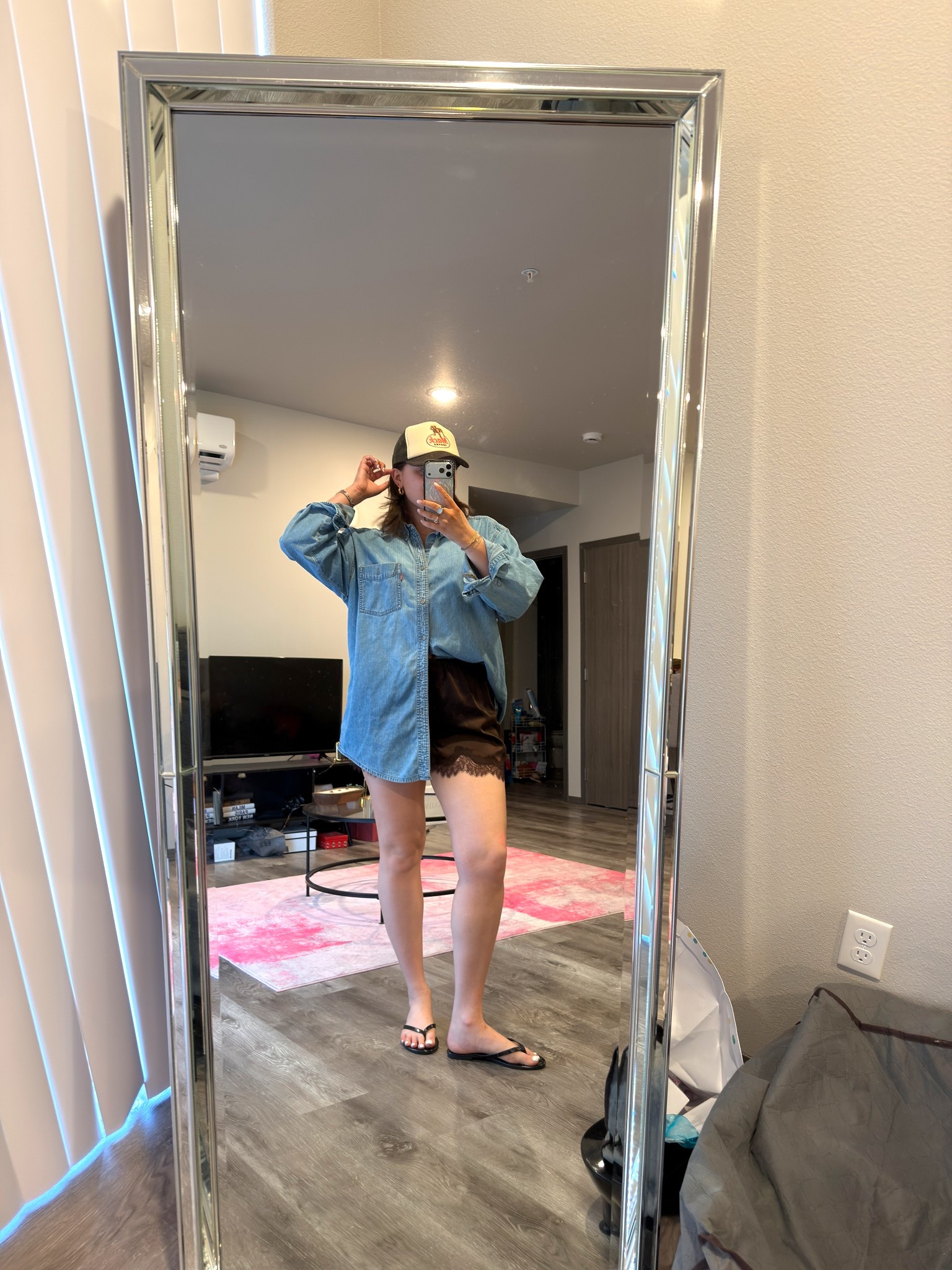 What I wore to work today! I’m loving a satin short this year, it’s so comfy 🤎

I’m wearing a size L short, men’s XL top and size 9 sandals

#LTKWorkwear #LTKMidsize #LTKootd