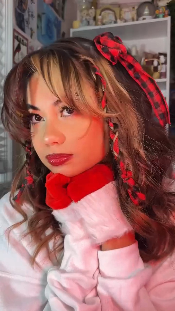 DAY 1 of HOLIDAY HAIR 🎁💋

@sharkbeauty @thebeachwaver @wavytalkofficial @amika @bumbleandbumble 

#hair #christmas #hairstyles #hairproducts #braids #ribbonhair #beauty #makeup #fashion #nyc #makeupartist #aesthetic #outfit #hairinspo #christmashair #holidayhair