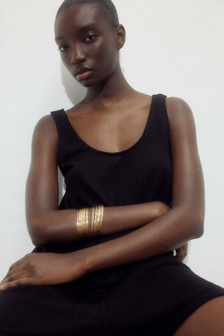 Knitted vest top - Round neck - Sleeveless - Black - Ladies | H&M GB | H&M (UK, MY, IN, SG, PH, TW, HK)