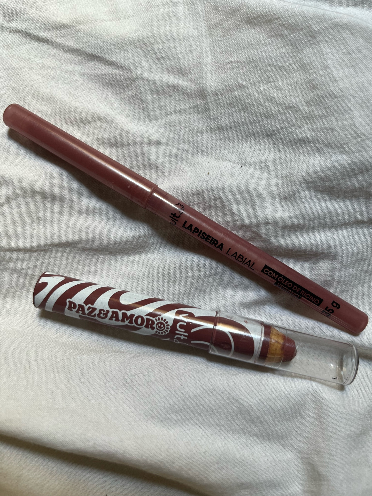 meu lip combo favorito!

lápis labial (marrom boêmio) que na minha boca fica mais um rosa acizentado e lapiseira (castanho claro) que é mais pra um marrom

a lapiseira como contorno e lápis no centro é um match perfeito! 

#LTKbeauty #LTKbrasil #LTKSeasonal