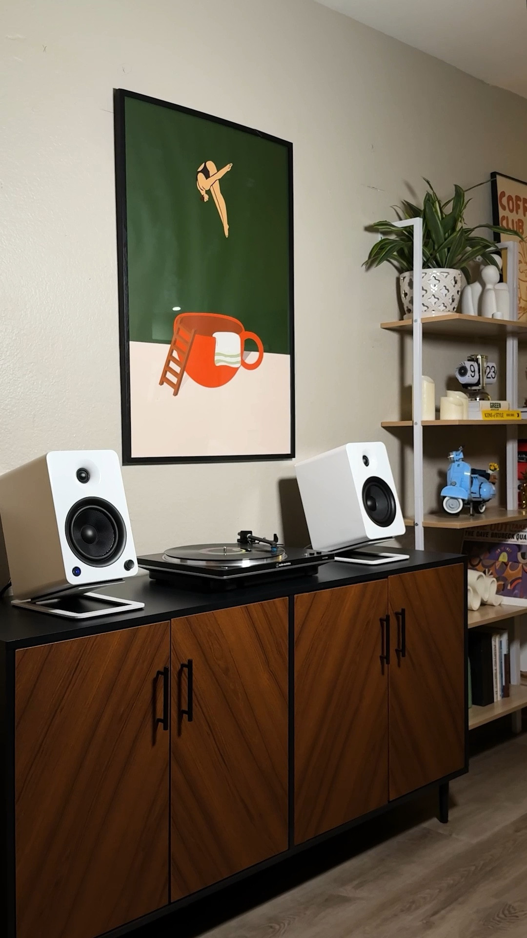 After years of waiting, I finally got my dream turntable setup!

I’m barely getting into the game so please drop any helpful recommendations or tips on using and maintaining a turntable in the comments! 🙌🏼

#LTKMens #LTKHome #LTKvlog