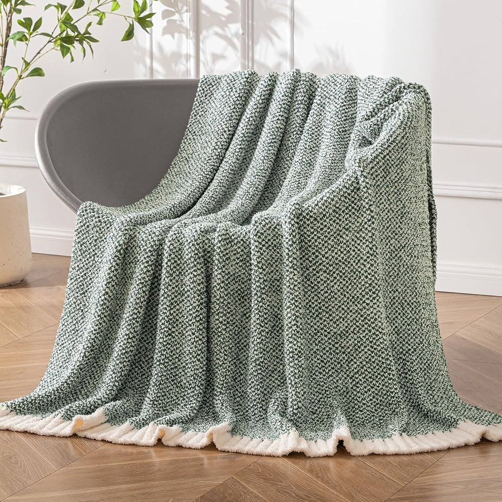 MIULEE Christmas Green Super Soft Throw Blanket for Couch, Cozy Fluffy Warm Blankets Lightweight ... | Amazon (US)