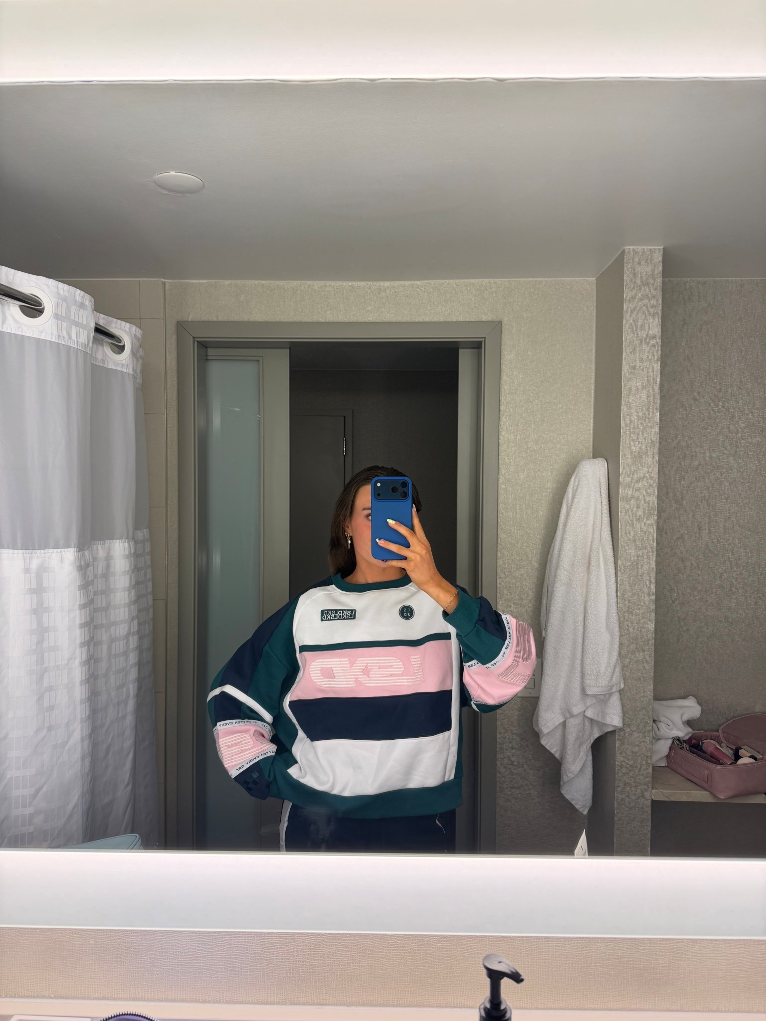 obsessed with this crewneck ! wearing size large !! (code nicosheri)