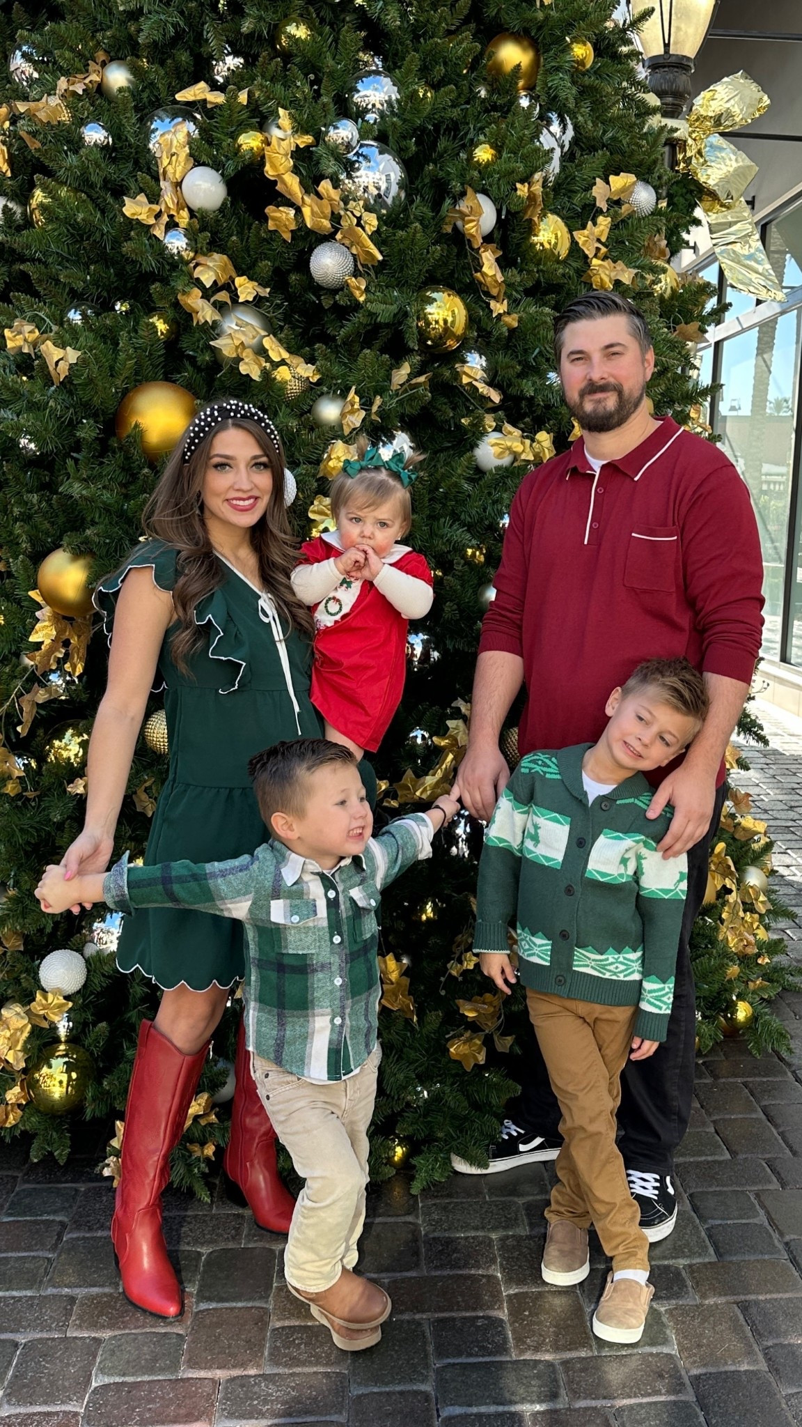 Festive Family Fots! Holiday outfits 🎅🏽🎄♥️

#LTKMidsize #LTKHoliday #LTKSeasonal
