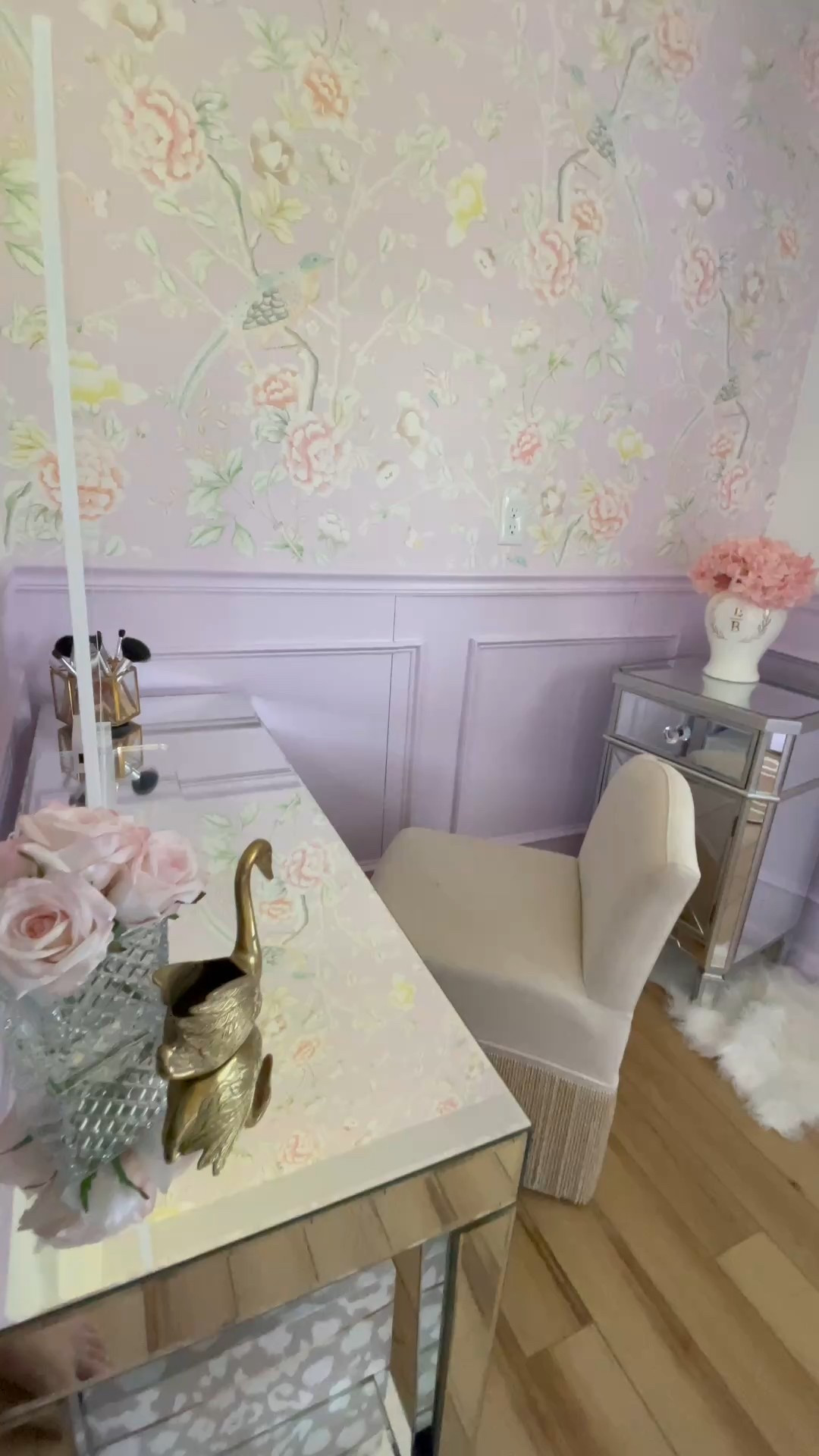 Laundry room 
LVF 
WALLPAPER


#LTKSaleAlert #LTKHome #LTKSpringSale