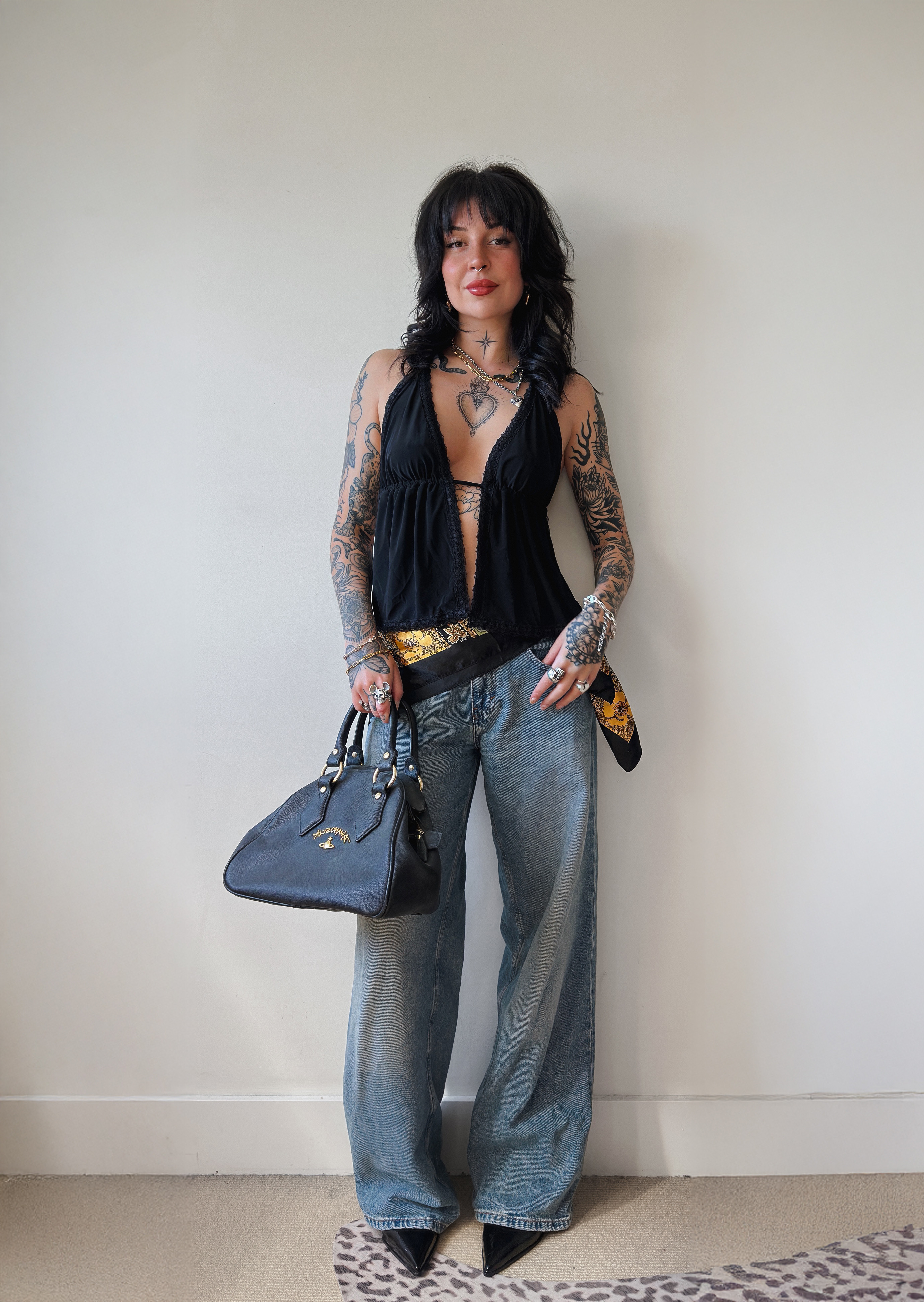 top: @collusion
jeans: @motelrocks
shoes: @asos
bag: @viviennewestwood 

 

#LTKuk #LTKspring #LTKshoes