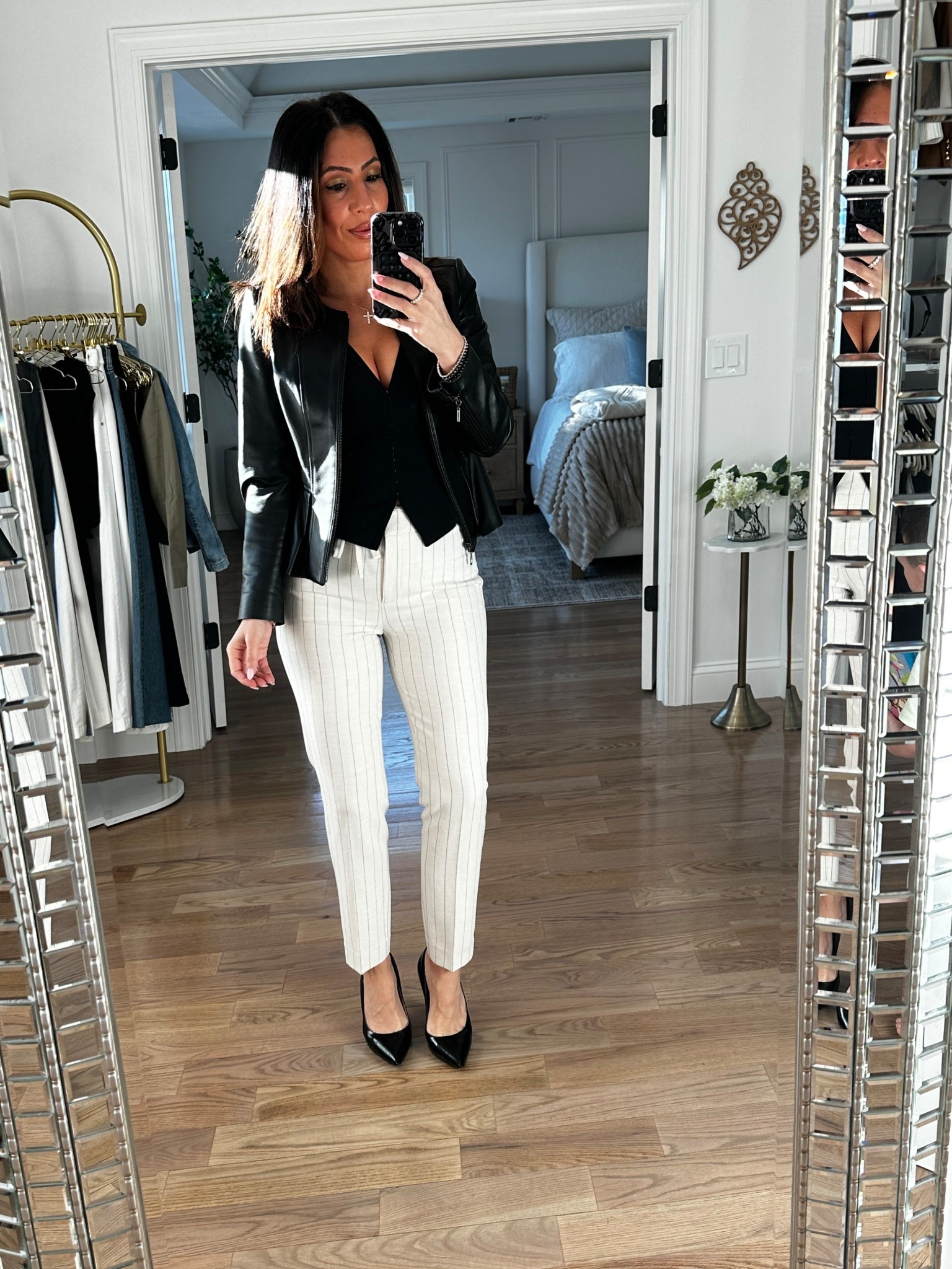 Top xs or size 2 
Pants size 0 
Jacket Xxs 

#LTKWorkwear #LTKgrwm