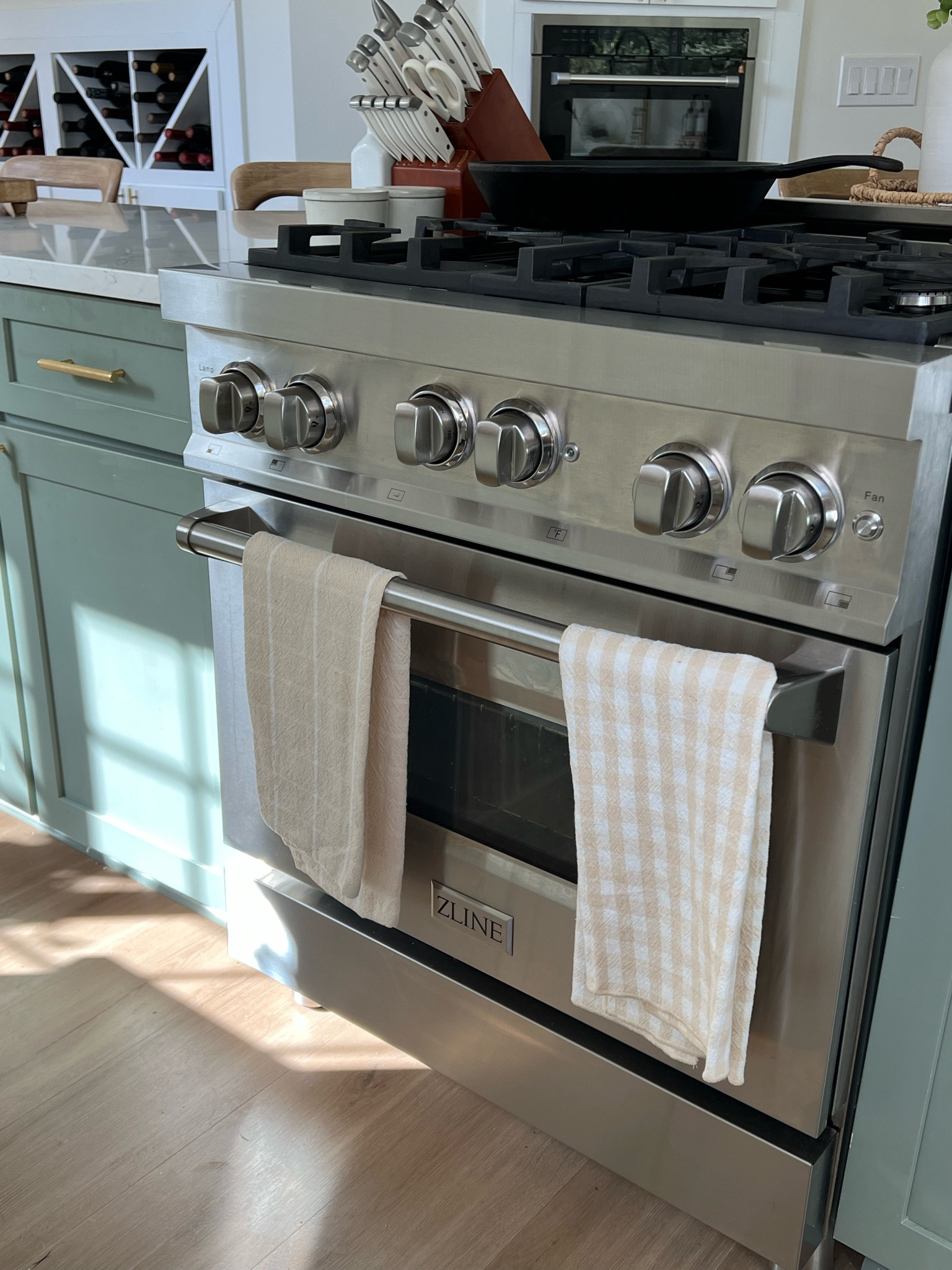 Modern farmhouse kitchen appliances

Stainless steel appliances, range cooktop, convection oven, green kitchen cabinets, gold hardware, modern farmhouse home decor, kitchen remodel

#LTKhome #LTKstyletip #LTKFind
