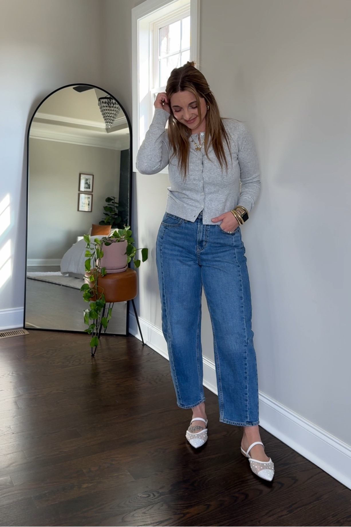 I’m a barrel Jean lover now! Wearing size 4 and I’m 5’2. Small in cardigan.

#LTKStyleTip #LTKSaleAlert #LTKFindsUnder50