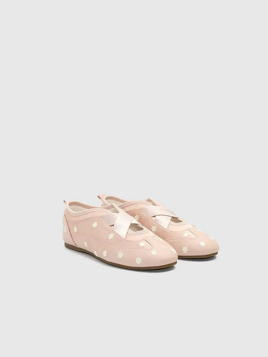 Embroidered Slip On Pumps | Urban Revivo