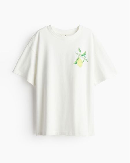 Lemon print graphic tee / the back is so cute, looks like dolce and gabbana! 

#LTKSeasonal #LTKfindsunder50 #LTKstyletip