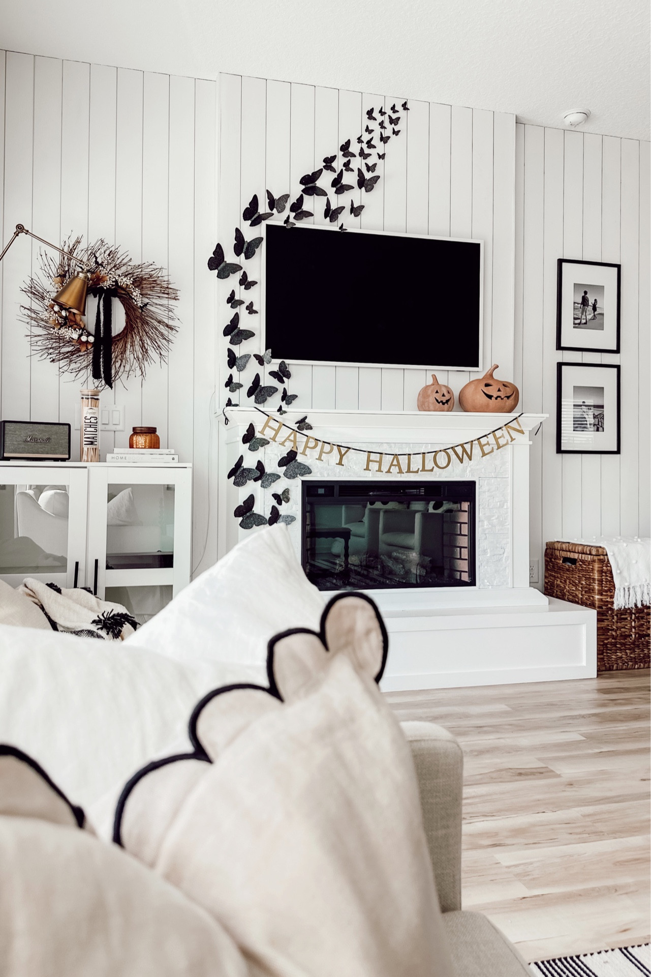 Halloween mantle 🍂🎃👻 #pumpkins #halloween #falldecor 

#LTKhome #LTKHalloween #LTKHoliday