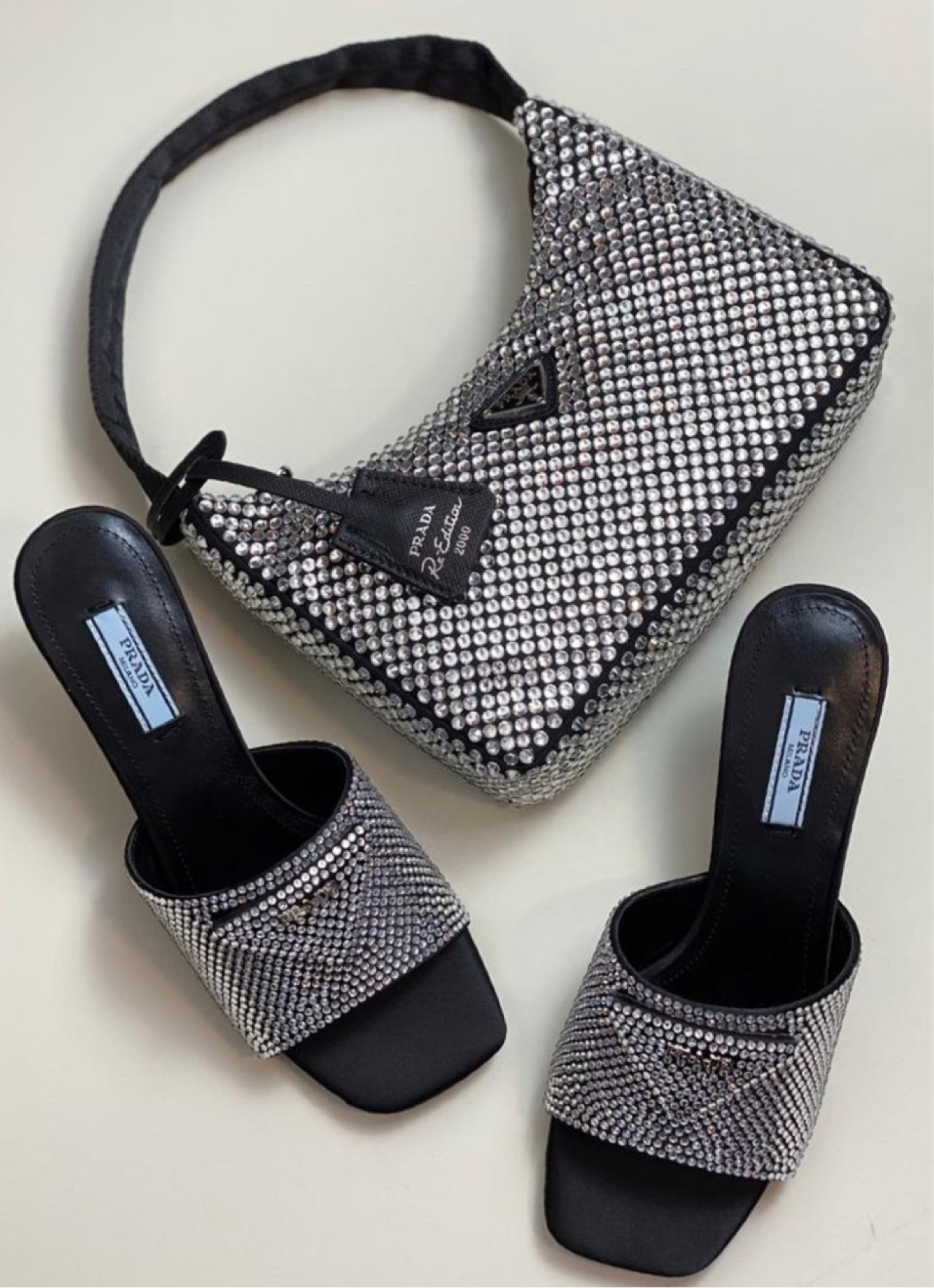 1:1 Prada bag & heels 

#dhgate #dhgatefinds #dhgateprada
