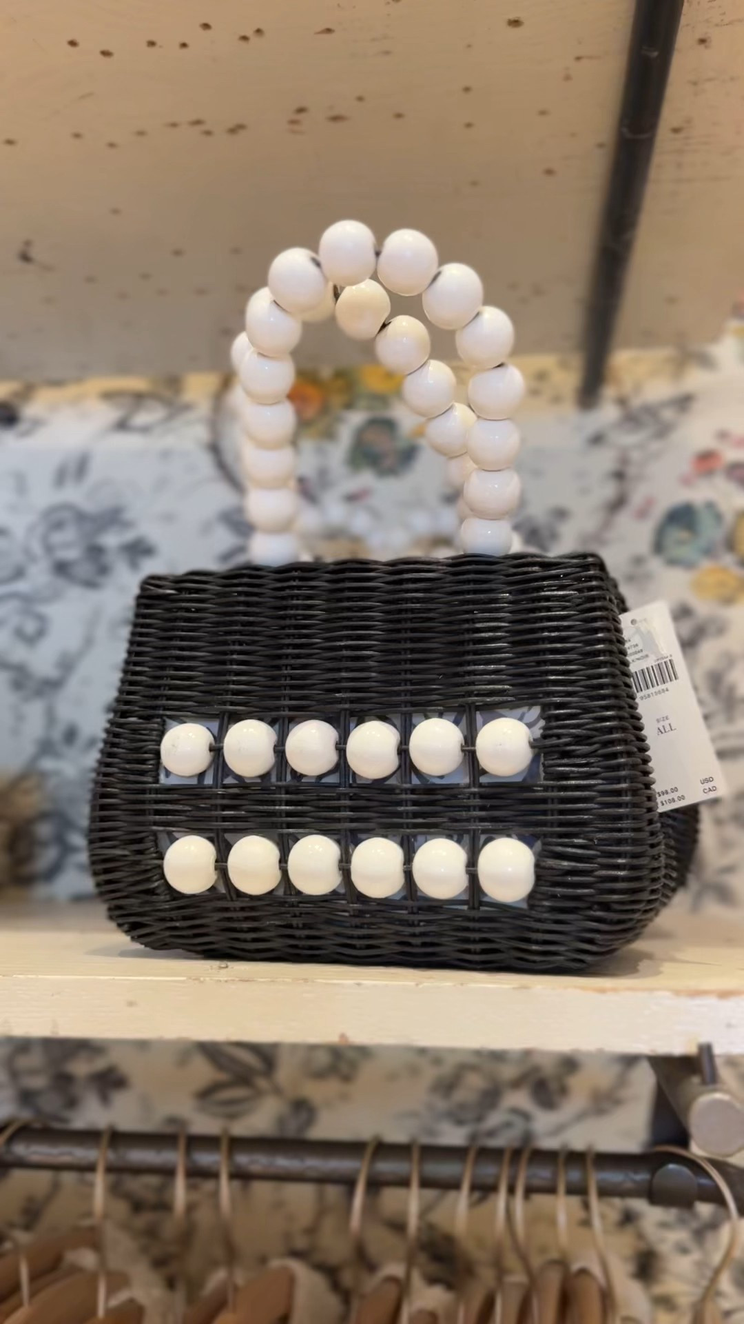 How cute is this bag! 

Code : Annie20 for a limited time 

#LTKItBag