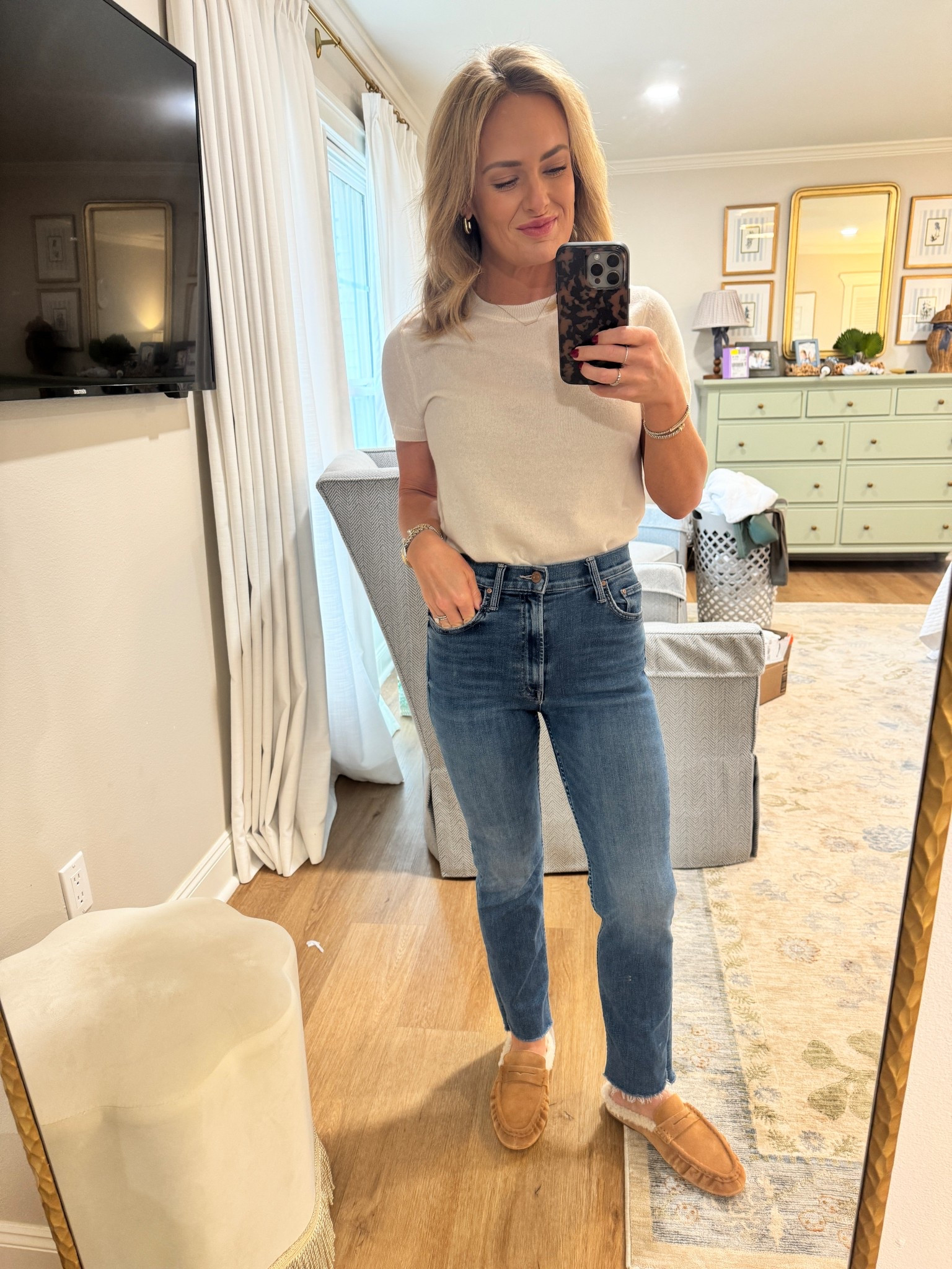 Casual look. This top is less than $50 and comes in so many color ways. 

HOC Autumn (ivory) 

Shearling mules are 💯