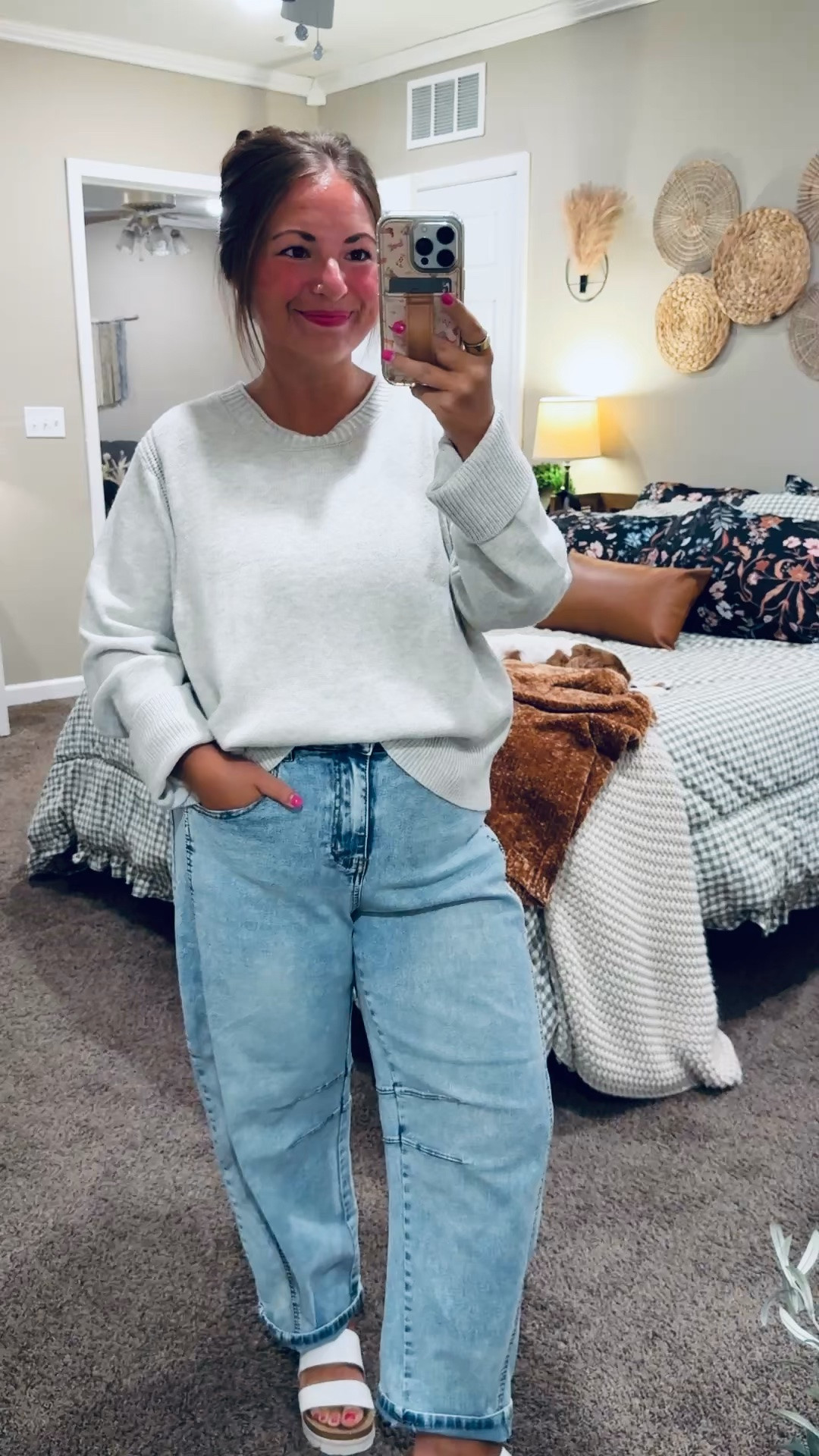 Walmart’s new brand is so good! 🤍 This cozy neutral sweater is such a great everyday basic and looks so cute paired with relaxed denim for an effortless fall outfit. 🍂✨


sandals: fit true to size // wearing a 5
jeans: fit true to size (SUPER stretchy) // wearing a large
sweater: fits true to size // wearing a large 

 #LTKootd #LTKMidsize #LTKWorkwear