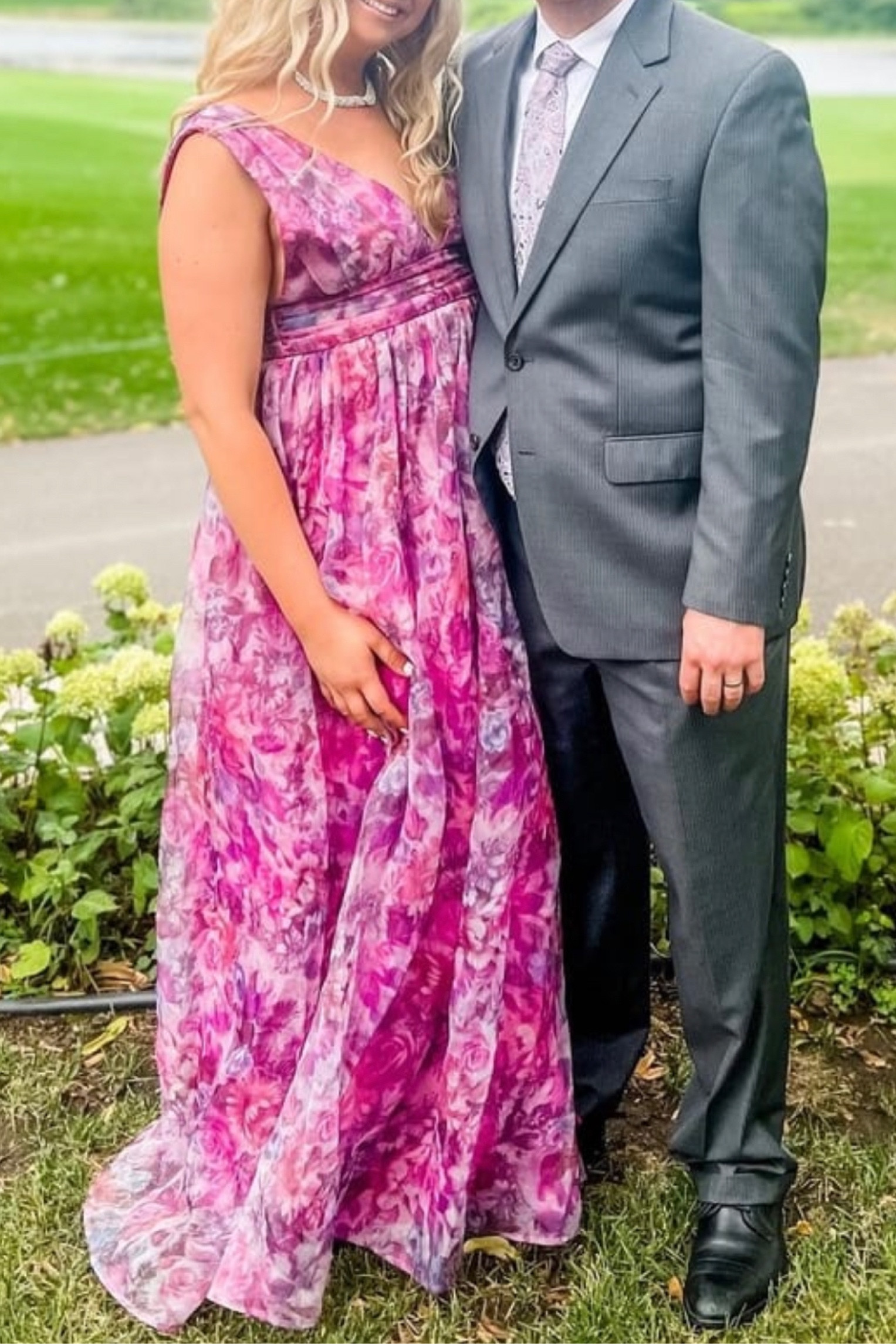 This formal dress is the perfect wedding guest dress for curvy figures! Great black tie wedding guest dress too!
5’10” and 190 lbs
Size large

#LTKunder100 #LTKwedding