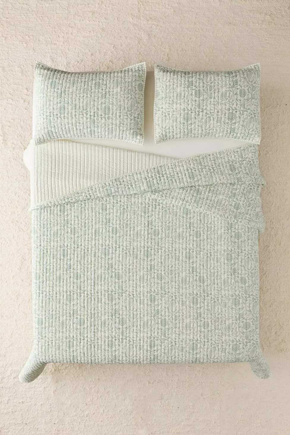 Eden Paisley Patterned Reversible 3-Piece Quilt Set | Urban Outfitters (US and RoW)