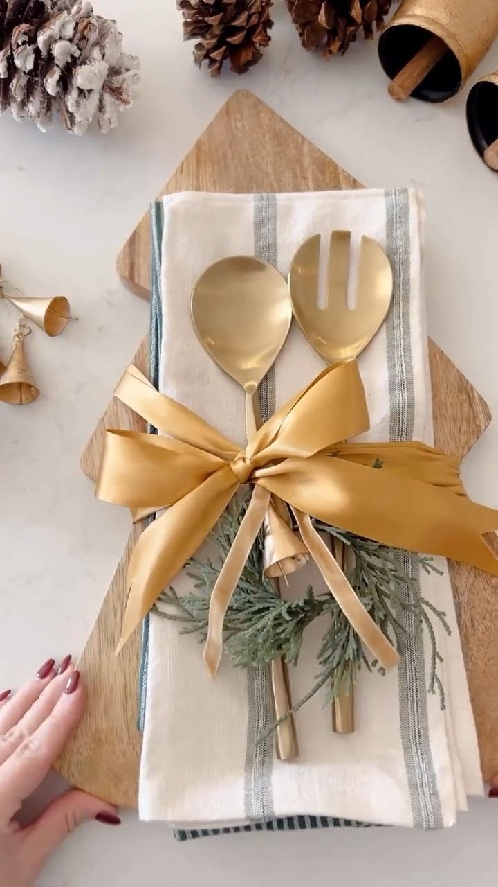 Wait until you see how EASY this is 🎀
L
#diy #diygift #christmasdiy #easydiy #tistheseason #giftideas