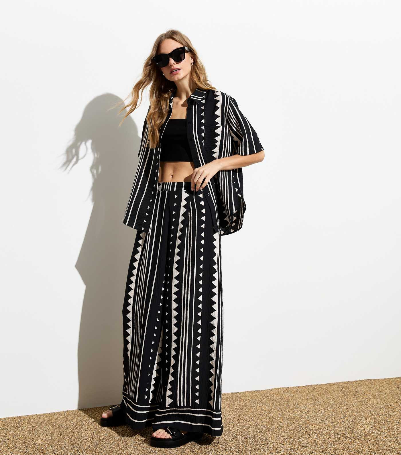 Black Abstract Print Wide Leg Trousers | New Look | New Look (UK)