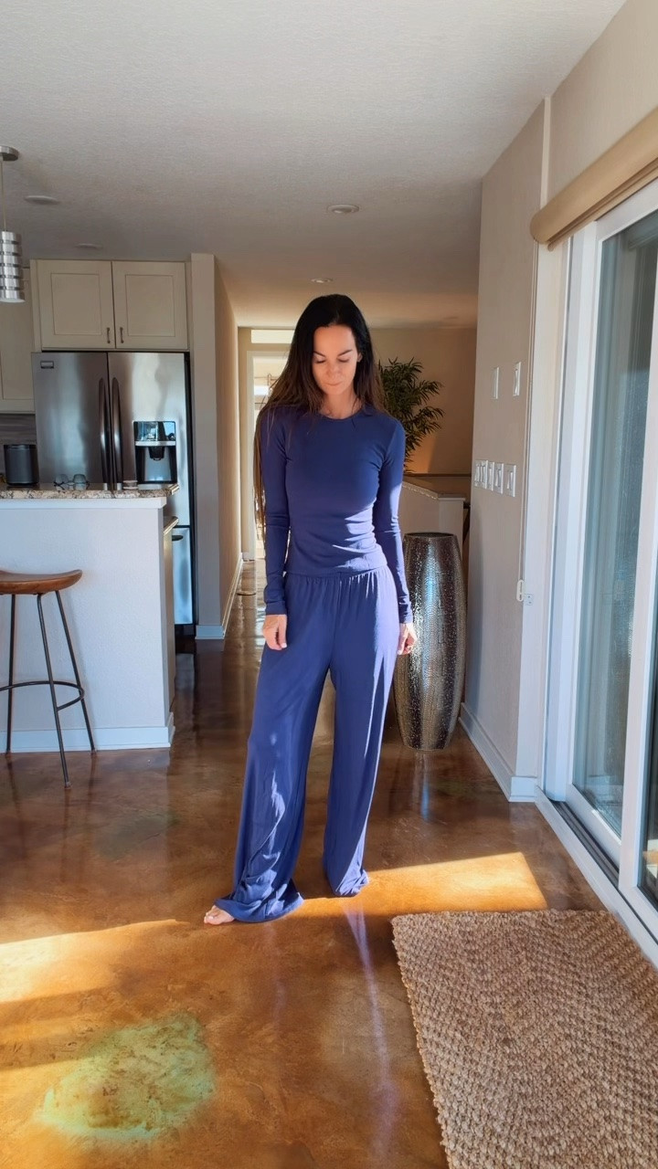 Couch. Brunch. School pickup. Sushi. Somehow this set understood every assignment. 💙

It’s ridiculously soft, effortlessly flattering and officially my new favorite loungewear—the kind you put on to stay home and then realize you’re perfectly dressed to go everywhere. We love a multitasking wardrobe moment. 😂

Wearing XS

#LoungewearStyle #ElevatedBasics #ComfyChic #EverydayStyle #NicoleColee

#LTKootd #LTKdayinmylife #LTKgrwm