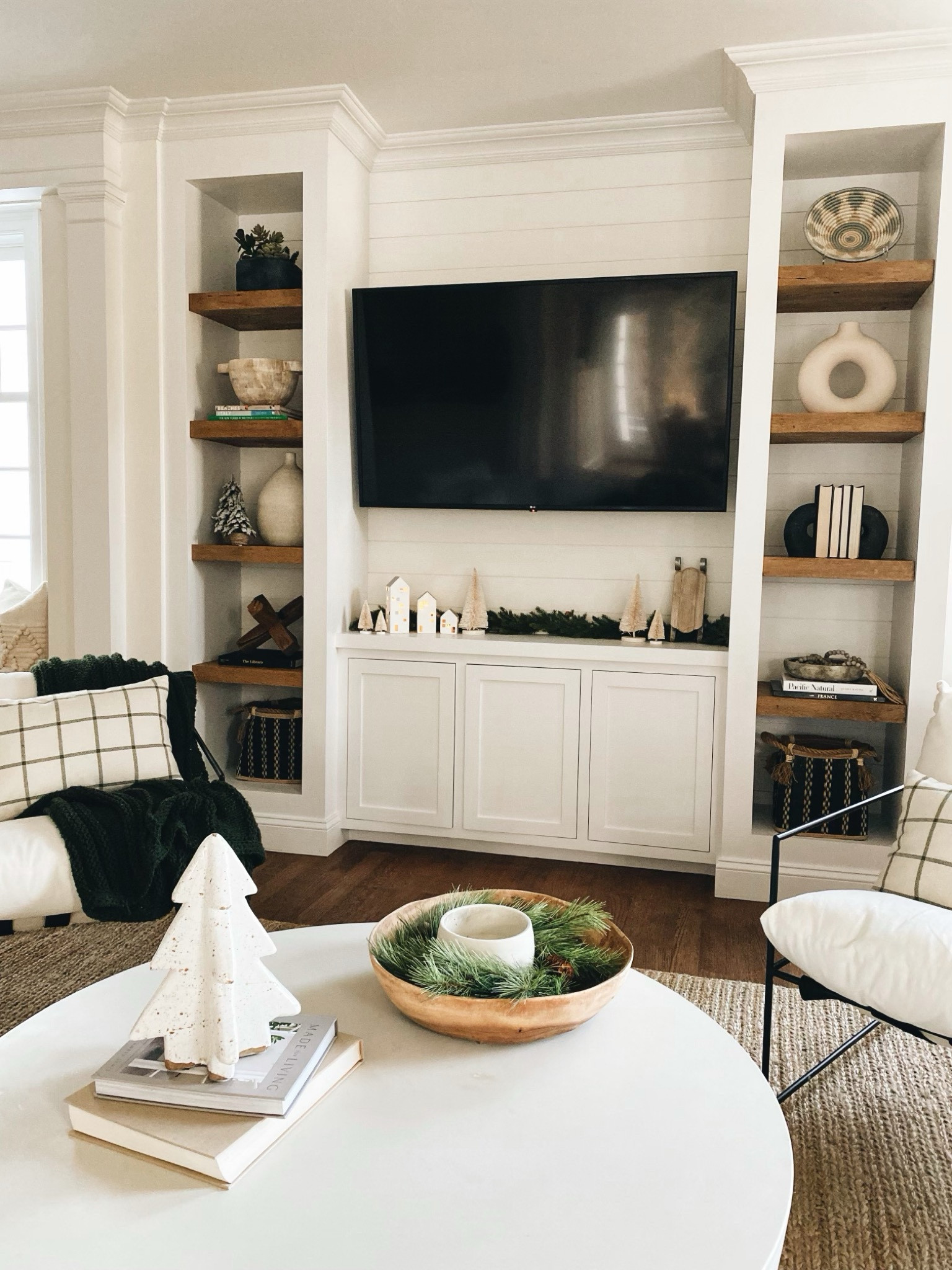 Holiday home decor, Christmas decor, living room holiday decor 

#LTKSeasonal #LTKHoliday #LTKhome