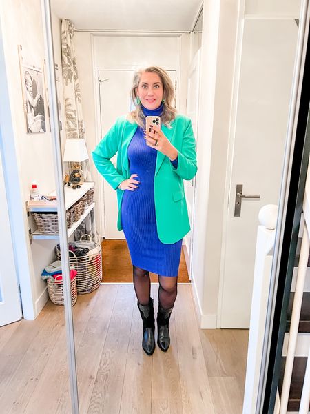 Outfits of the week

A rib knit cobalt blue bodycon dress paired with a green oversized blazer. Fleece tights and western boots. 



#LTKeurope #LTKstyletip #LTKworkwear