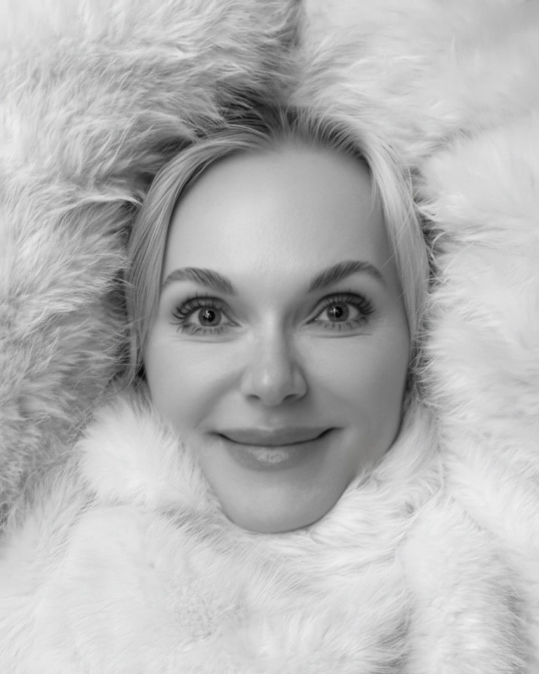 It’s your sign to get a white faux fur coat ❄️

#fauxfur #furcoat #winterfashion 

#LTKSeasonal #LTKootd