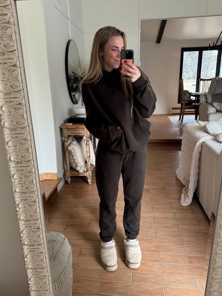 comfy, lightweight jogger set 🤎

#buffbunny #athleisure #joggers #oversized #lounge #cozyvibes #comfy #sweatset #traveloutfit #casualstyle #comfystyle comfyoutfit

#LTKhome #LTKfitness #LTKtravel