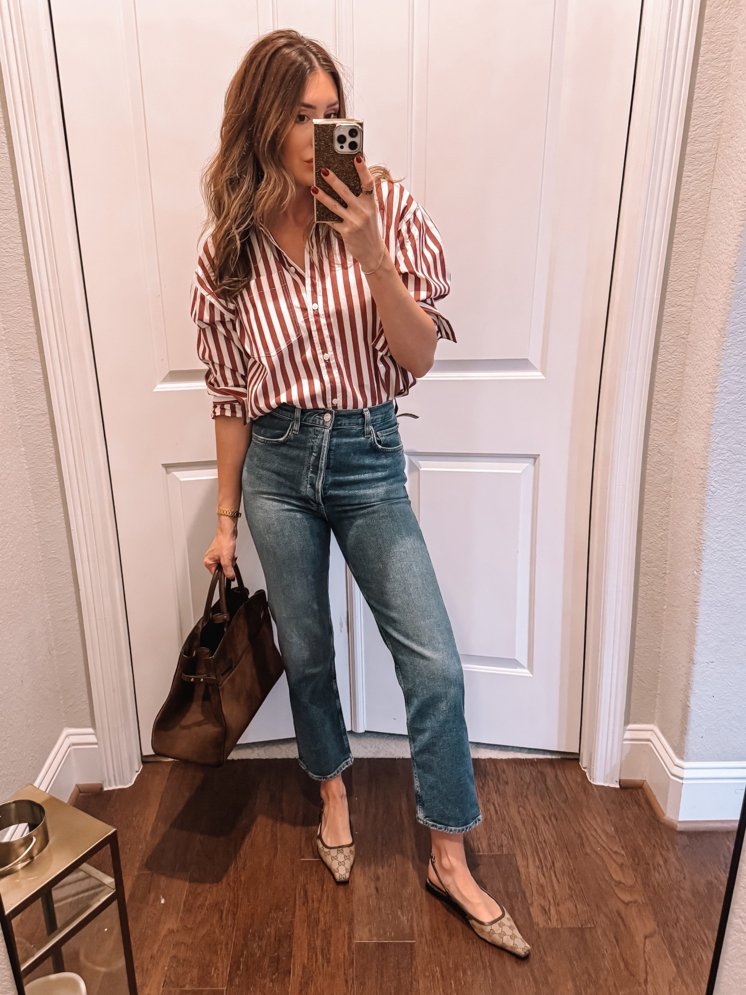 Small in top, size 26 in jeans 

#LTKootd