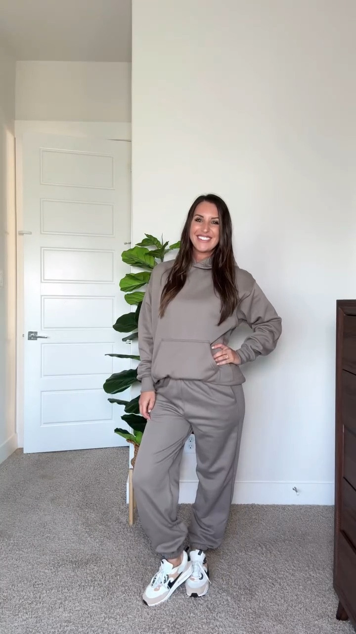 Must have cozy lounge set! I’m 5’6 and wearing a size small. 
—————————


#LTKVideo #LTKFitness #LTKTravel