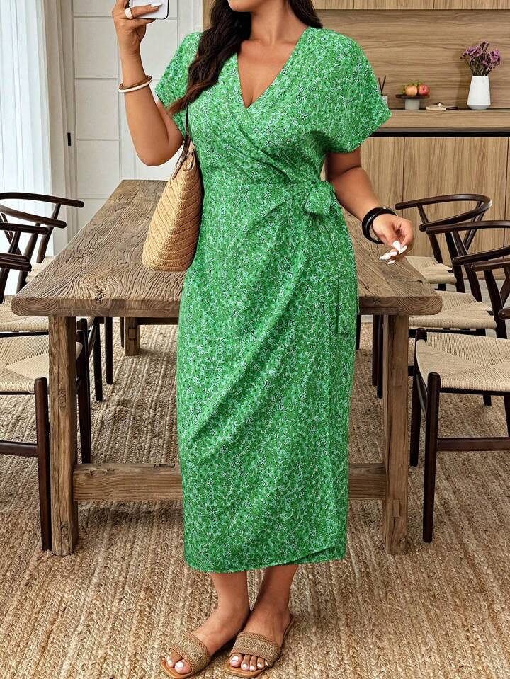 SHEIN Holidaya Casual Vacation Style Ditsy Floral Wrap Dress For Plus Size | SHEIN