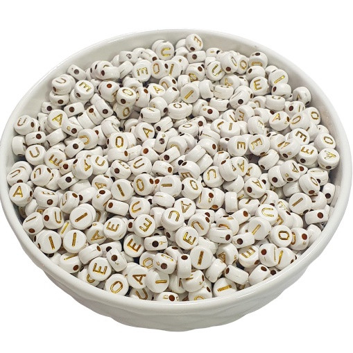Miçanga Entremeio Vogais Redonda Branca Com Letra Dourada 6mm | Shopee (BR)