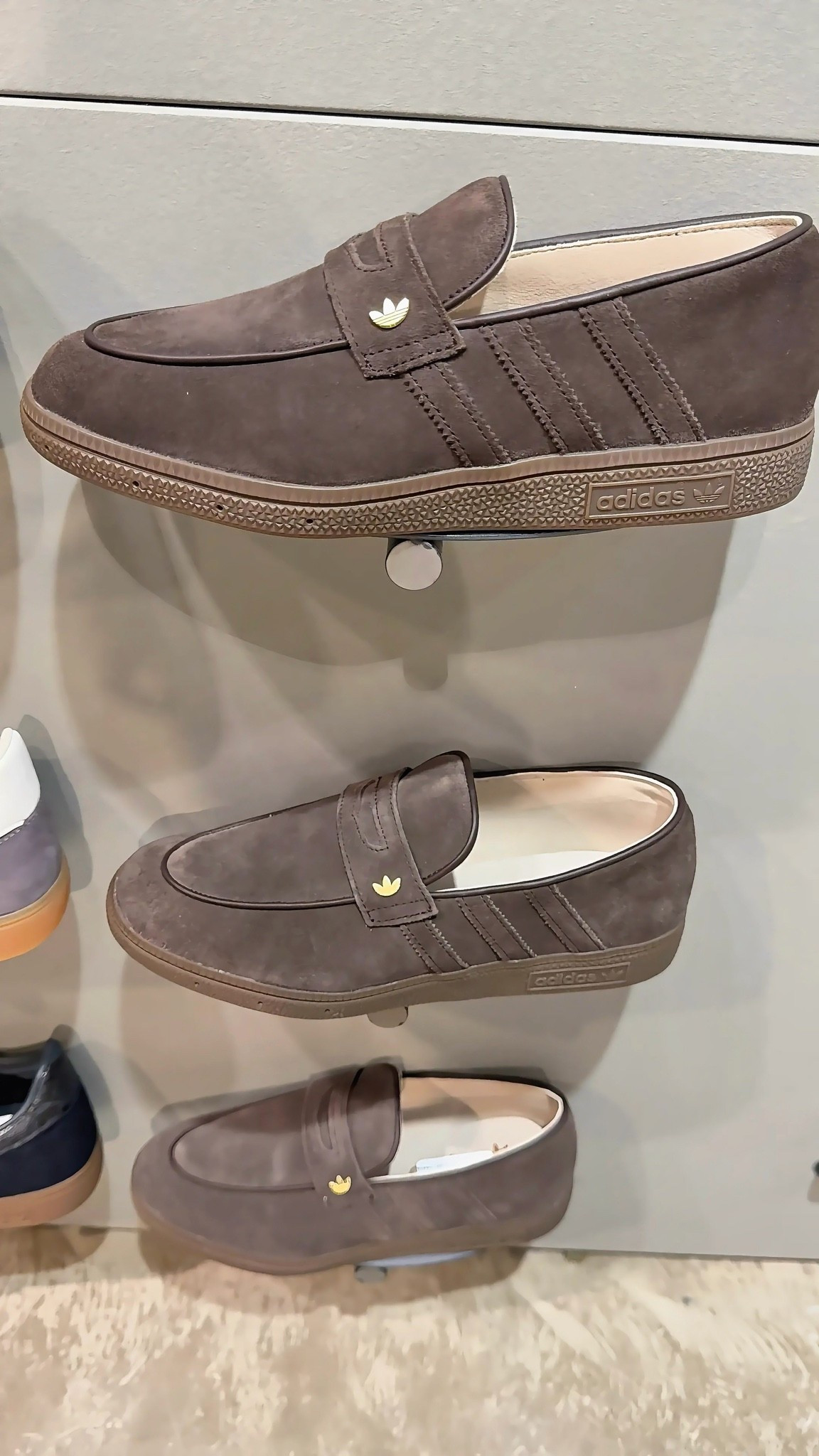 Adidas loafers?! 🤎👀 Oh these are GOOD. The chocolate brown suede, gold details + sporty sole make these the perfect fall shoe to style with denim, trousers, skirts or even a cute athleisure look. Adding these to the fall rotation immediately! 🍂

#adidas #adidasfashion #fallshoes #loafers #fallfashion

#LTKootd #LTKgrwm #LTKActive