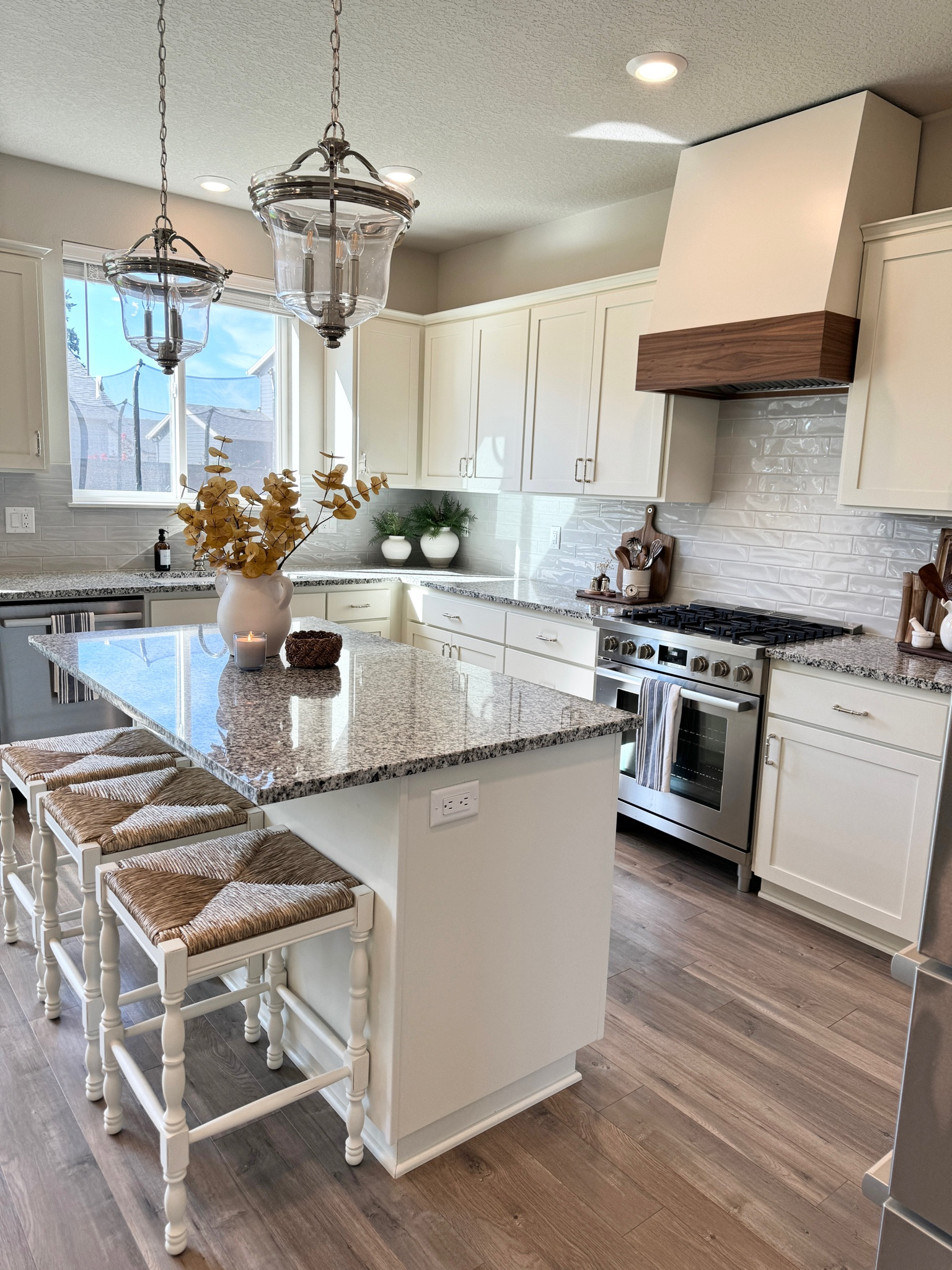 Fall kitchen, fall decor, kitchen design, small kitchen design, gourmet kitchen, builder grade, design, interior design, kitchens of Instagram, 

#LTKFallSale #LTKU #LTKHome