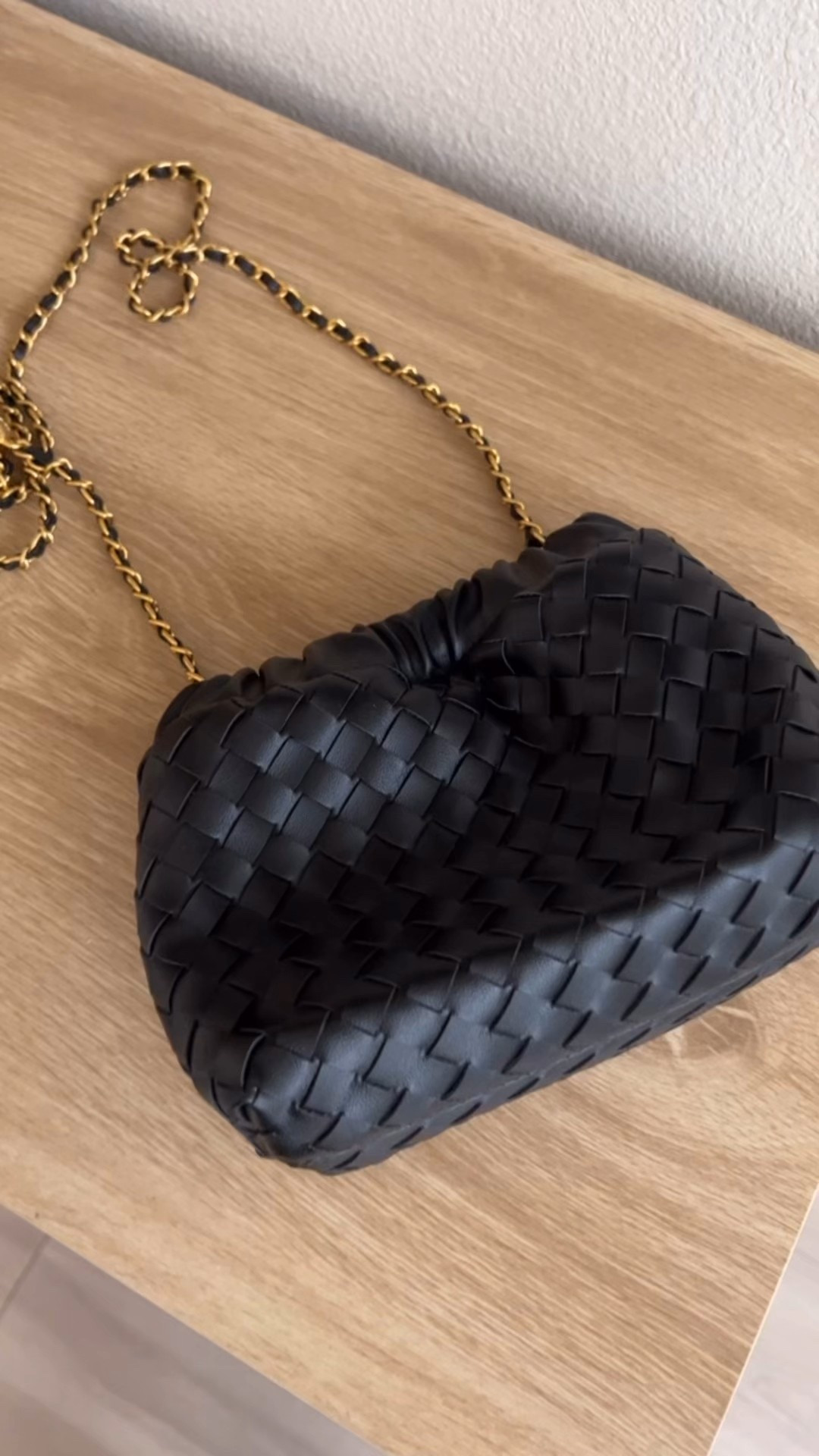 This crossbody bag is a bestseller for a reason. It’s literally one of my favorite purses EVER. It’s under $30! #crossbodybag #dumplingbag  #eveningbag 