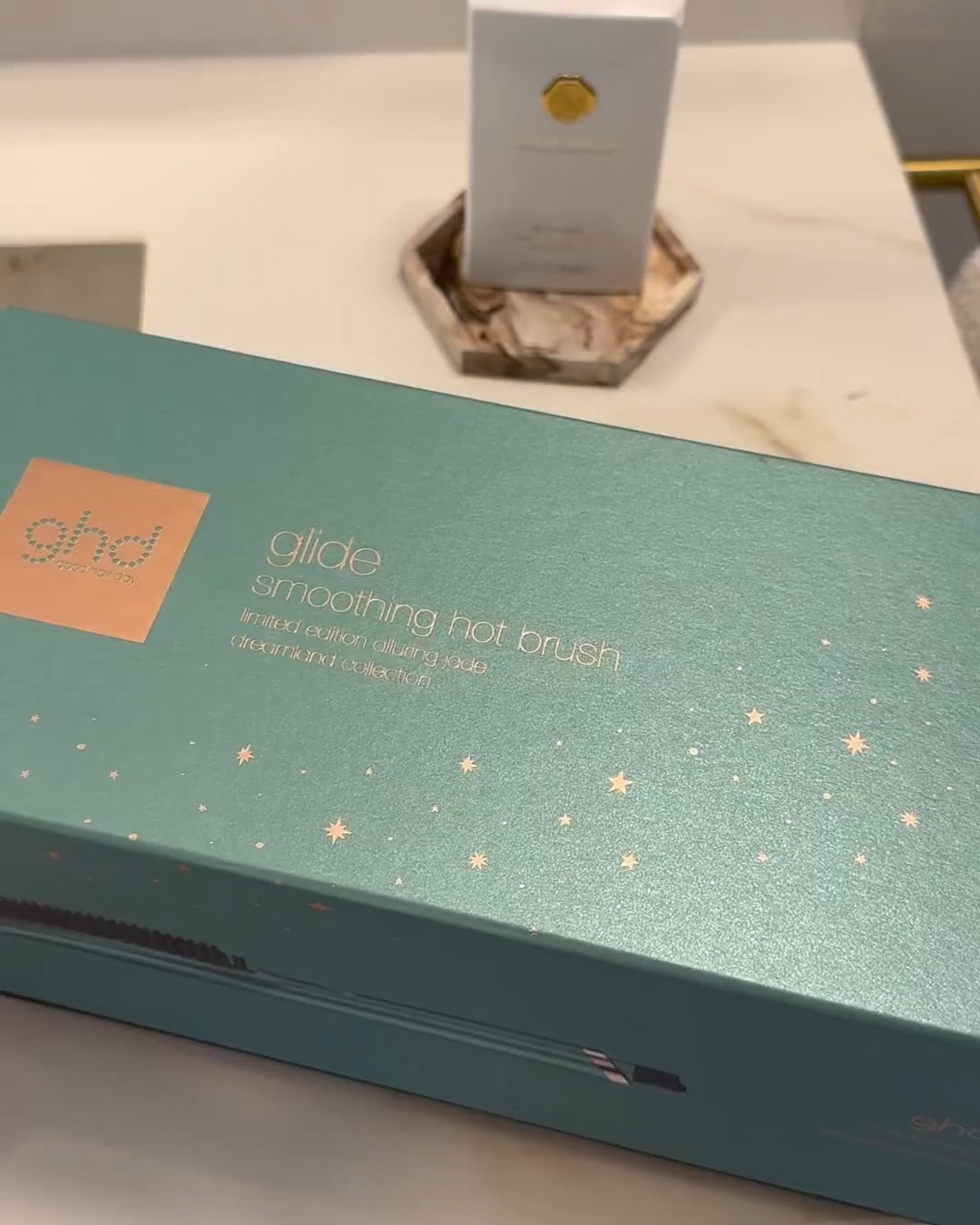 Ghd glide smoothing hot brush 💙


#LTKbeauty #LTKeurope