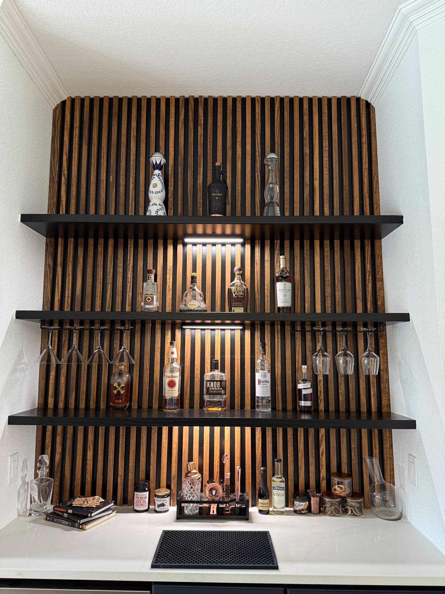 Bar is my favorite in my house 😍

#LTKHome #LTKFindsUnder100 #LTKStyleTip