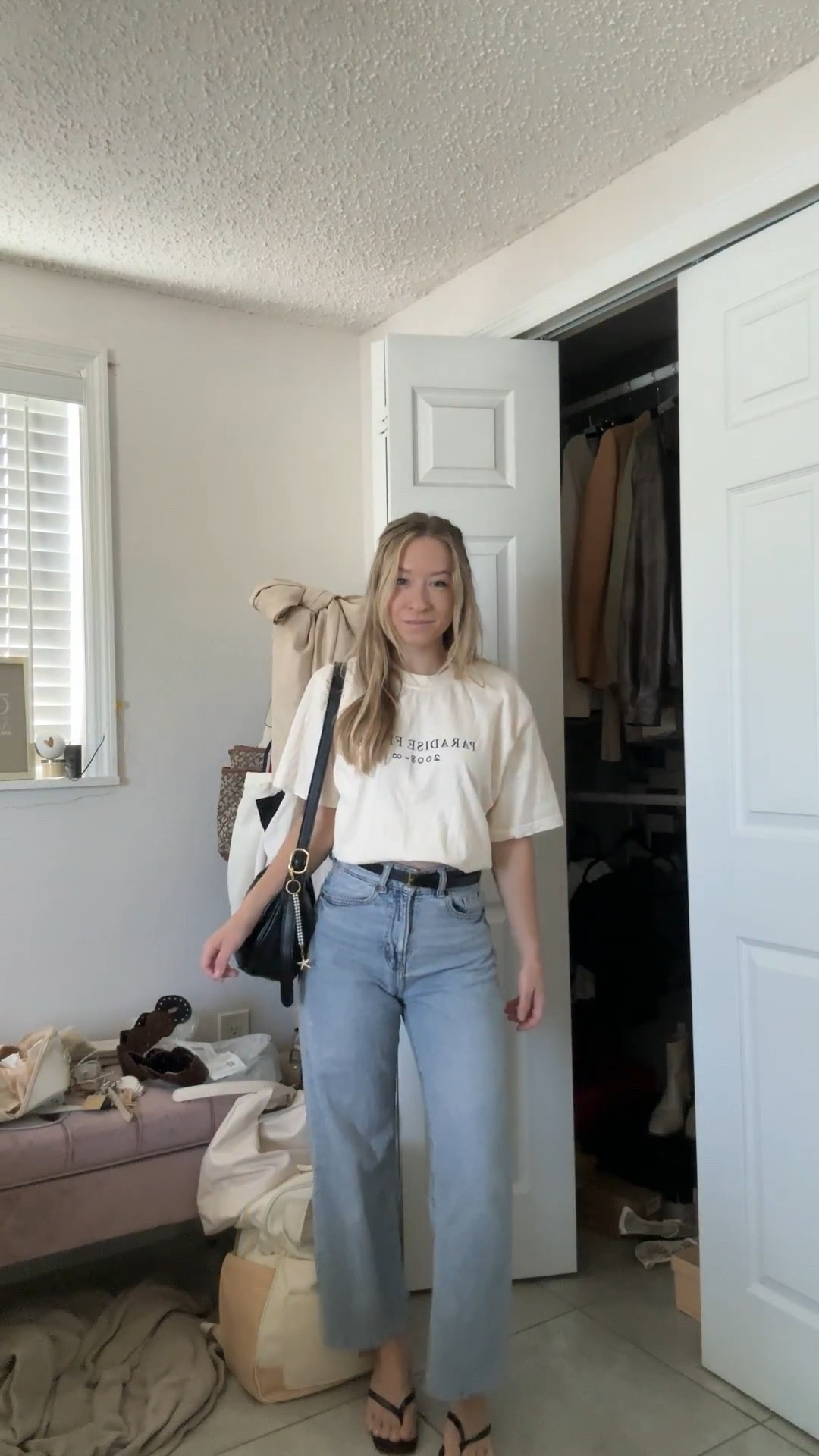 Casual jeans & tee outfit🫶🏻 favorite jeans are always h&m! Size up for a lose and comfy fit (it shrinks over time in the wash)!

#LTKootd