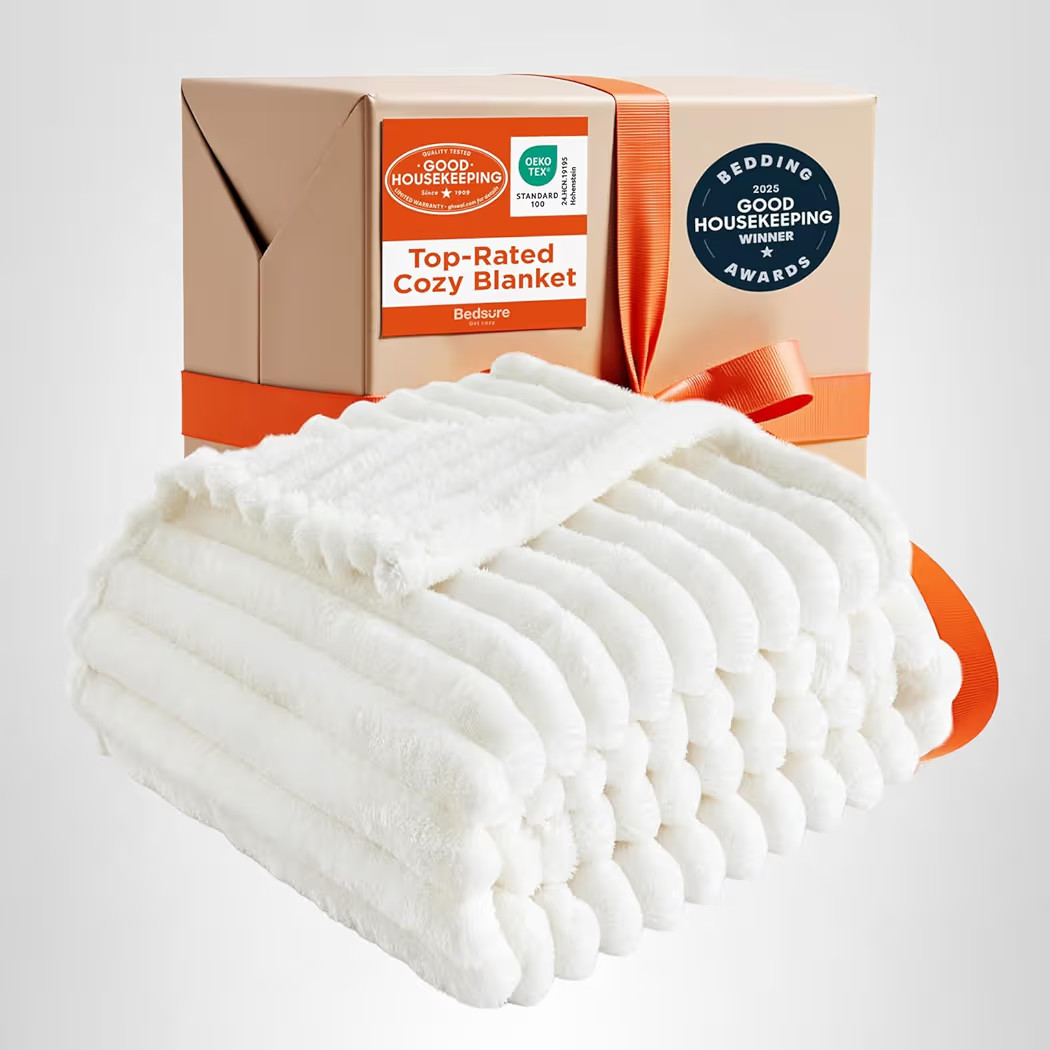 Bedsure GentleSoft White Throw Blanket for Couch - Cozy Blanket for Women, Cute Fleece Throw for ... | Amazon (US)