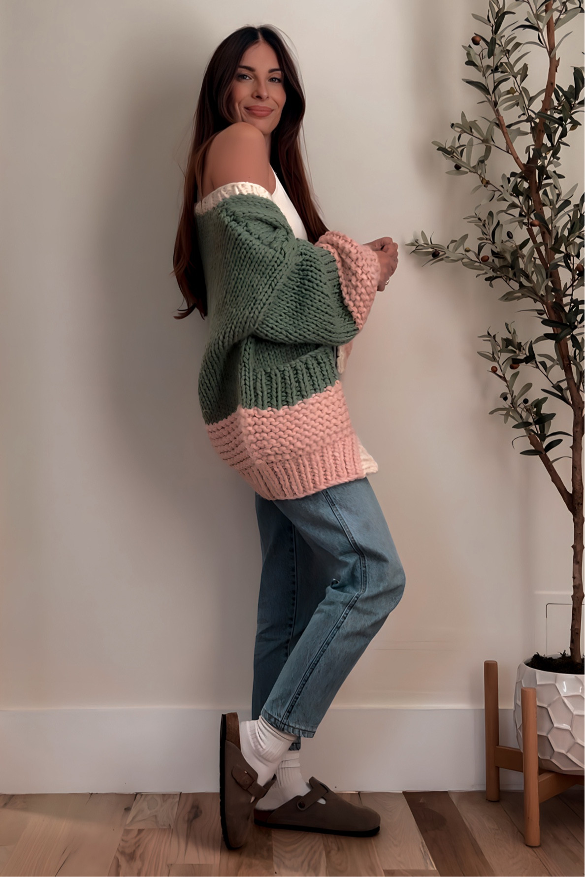 Day 28 of 30
Fall fashion inspo
Chunky knit cardigan 
Chicwish cardigan 
Hand knitted sweater 